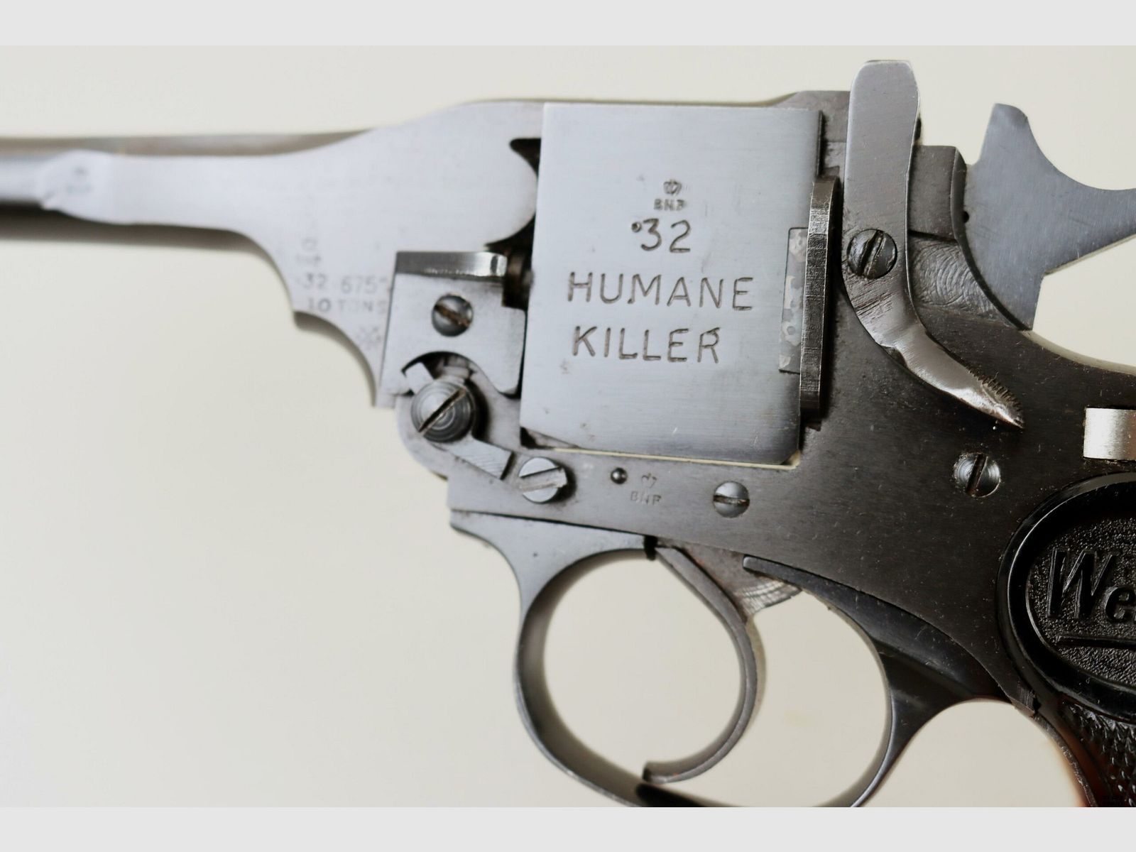 Pistole Webley & Scott mod. Mark IV Humane Killer Kal. 7,65 mm Matr. 73744, Bild 11 von 17