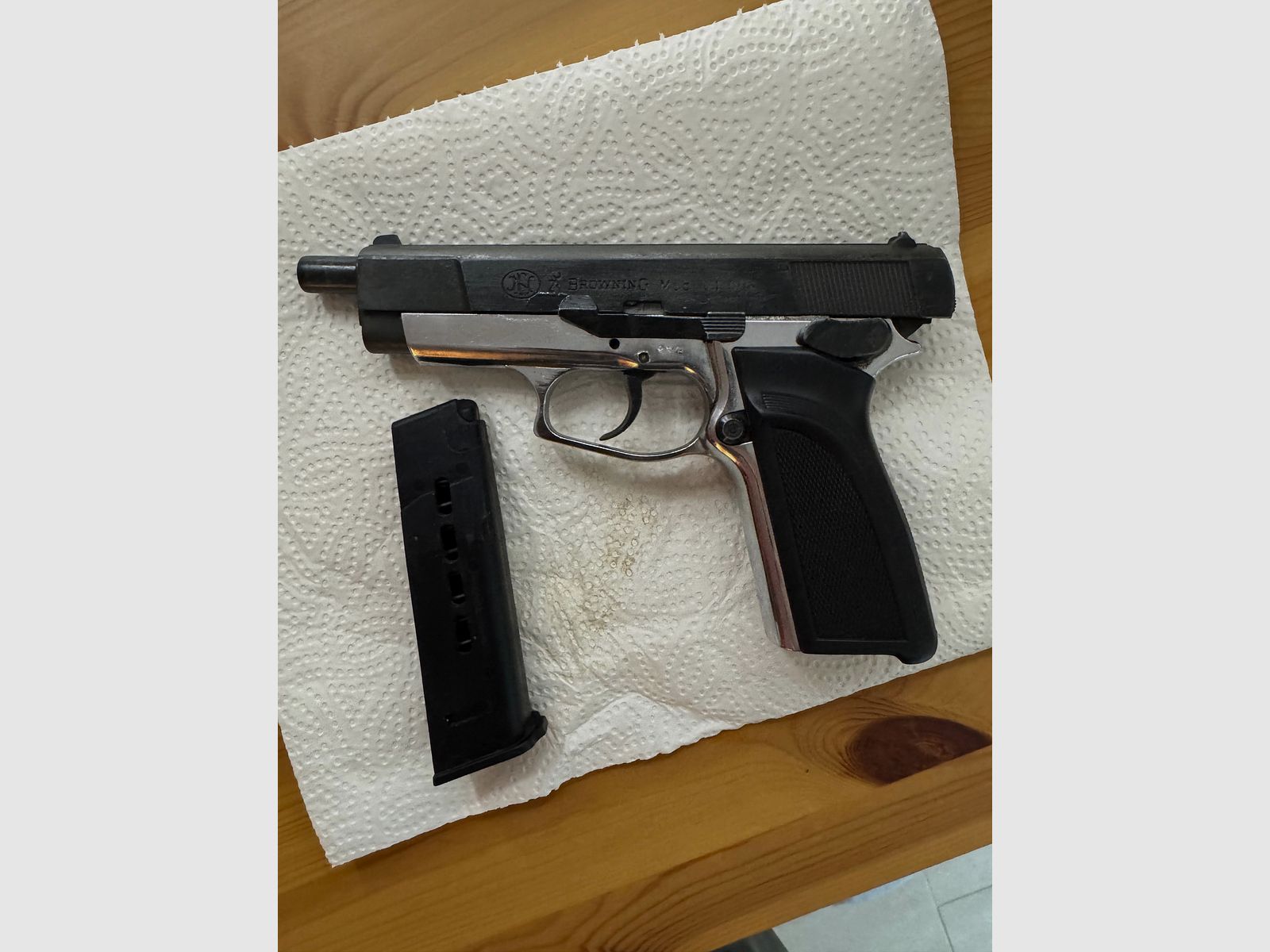 Browning GBDA 8 Ersatzteilspender mit Magazin.
