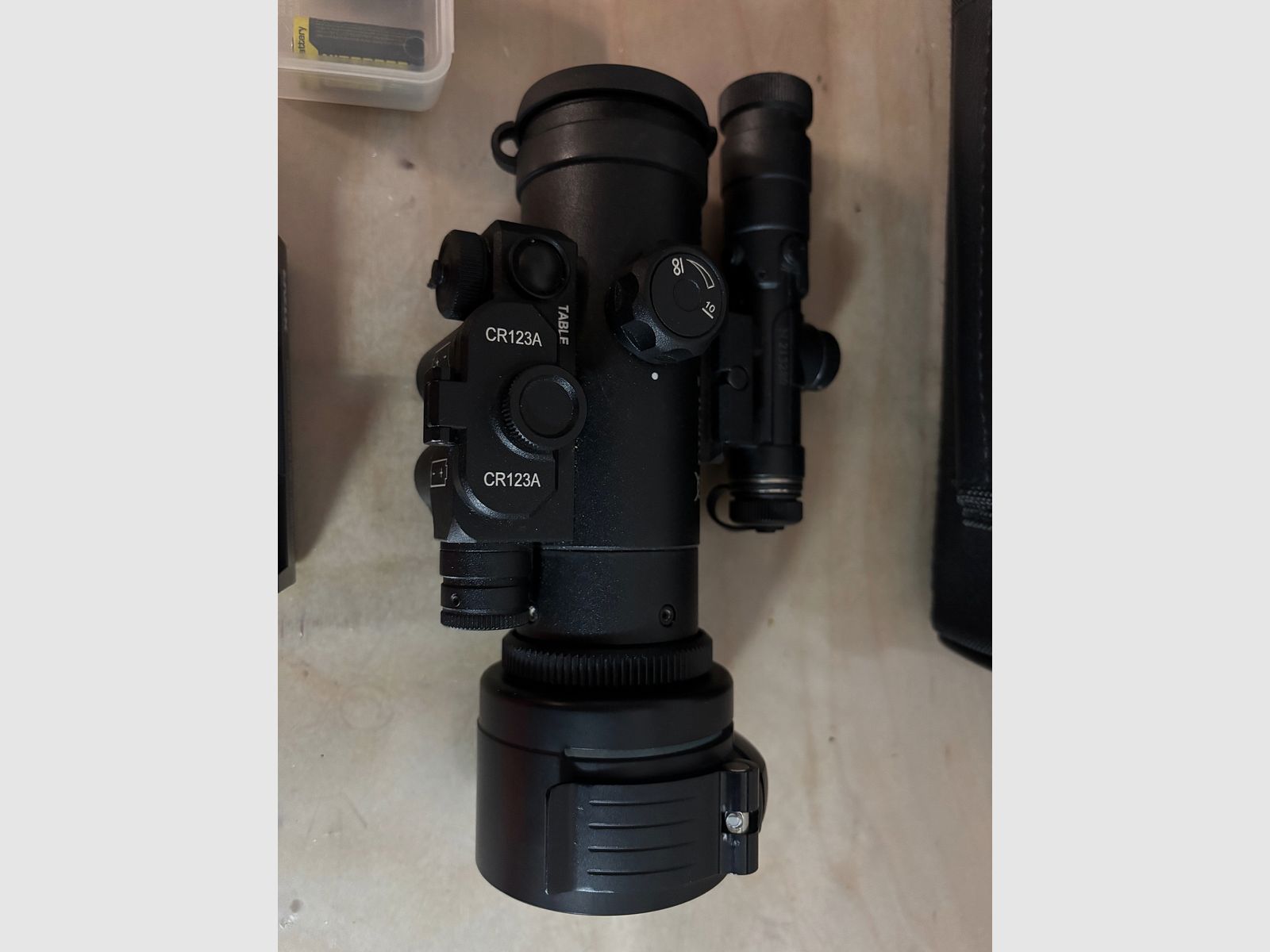 Dipol DNS 400 Nachtzicht voorzetapparaat