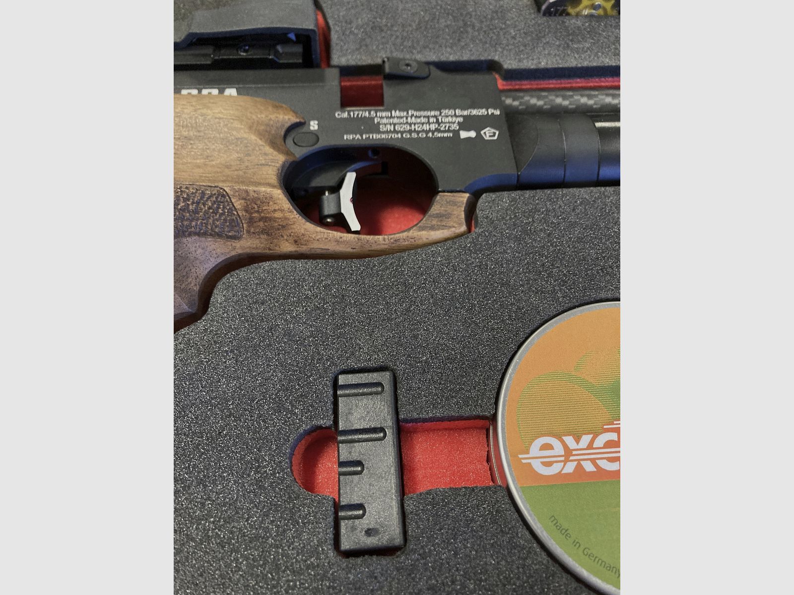 CNC-gefräste Koffereinlagen aus festem Schaumstoff