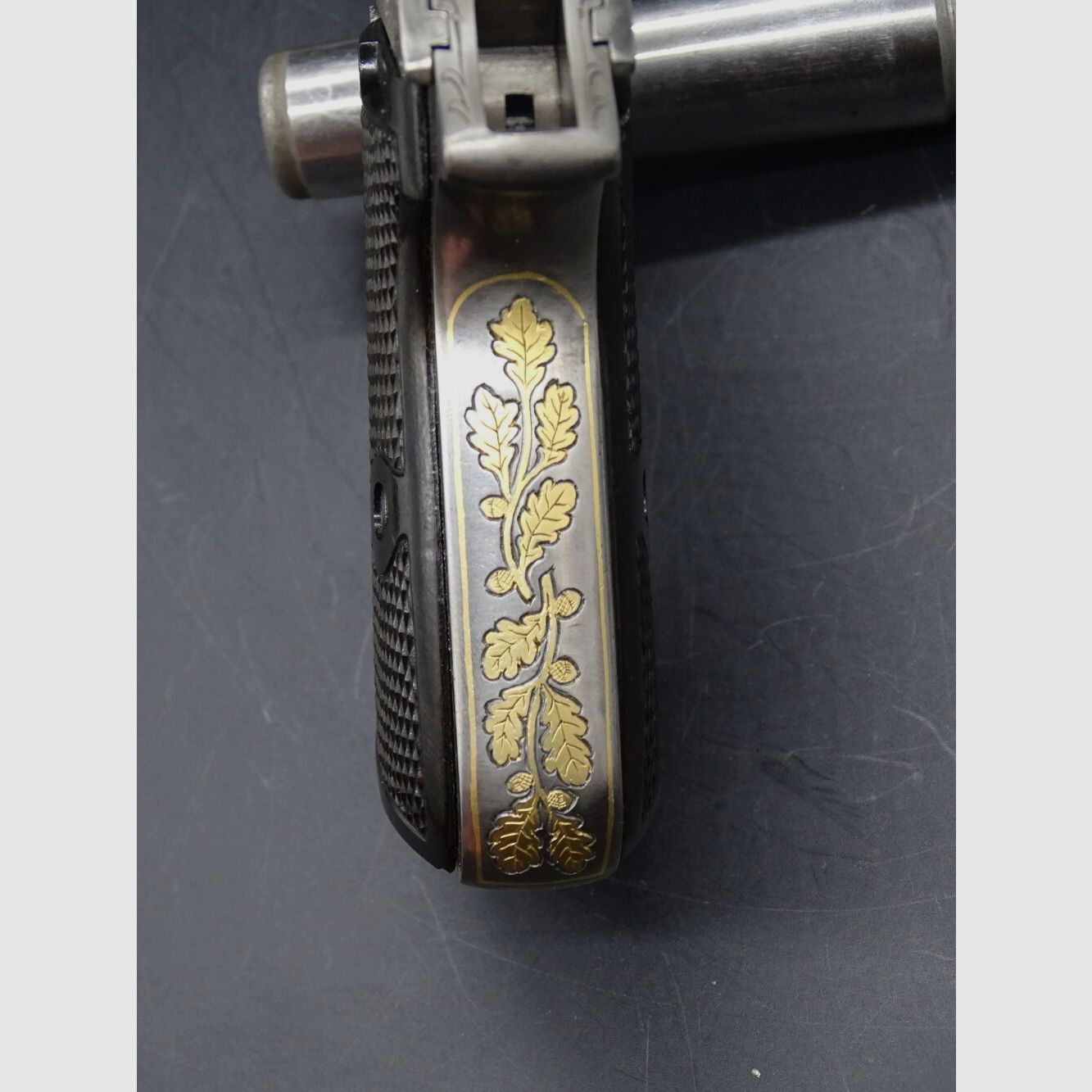 Walther PP DDR KKV 1001 Eichenlaubgravur in Gold Kaliber 7,65mm Brow. PP DDR KKV 1001