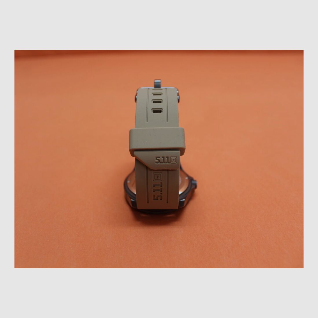 5.11 5.11 Guardsman Watch (50133EU) 120 Coyote watch with steel case and silicone strap