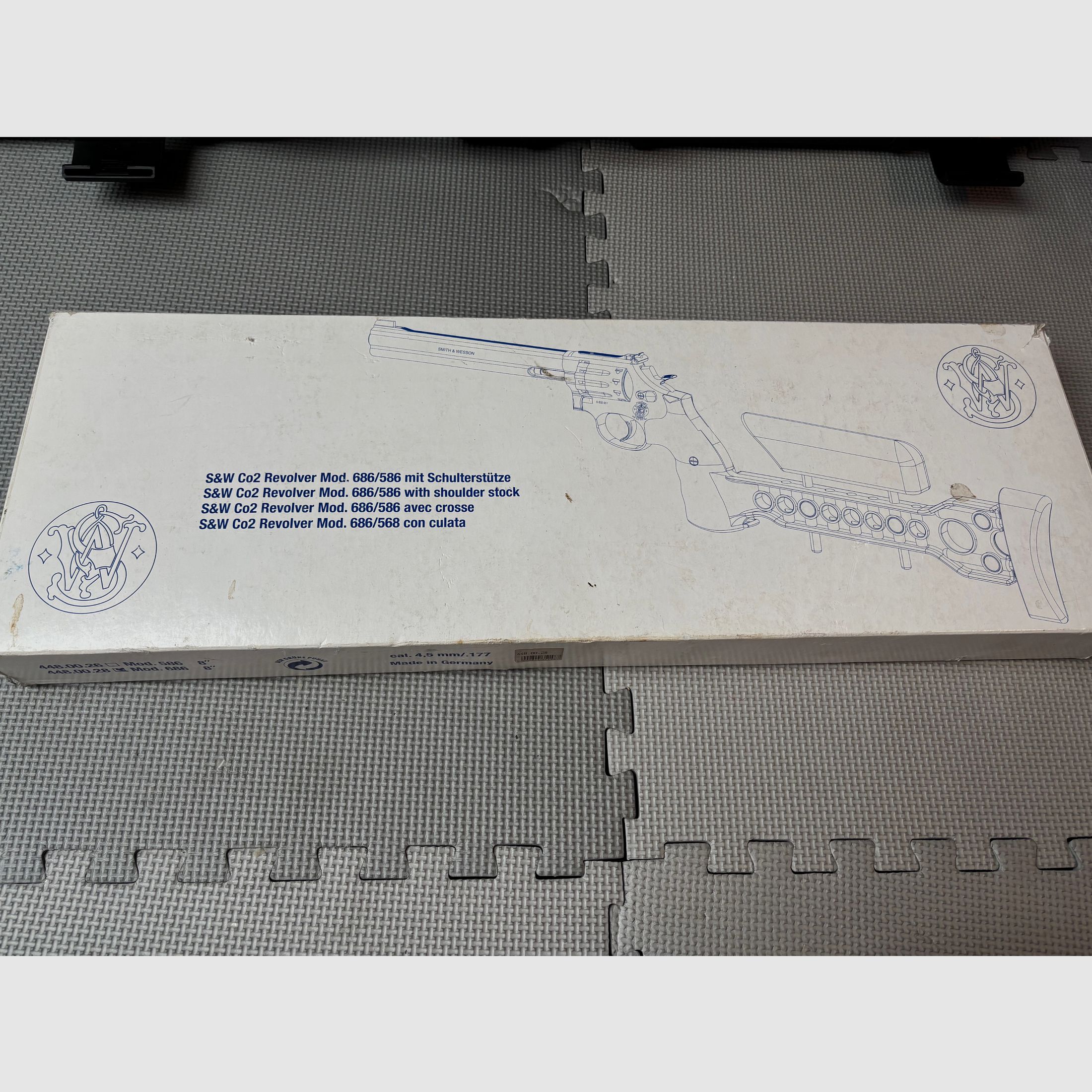 Den Smith & Wesson 686 CO2-Revolver mit einem 8-Zoll-Lauf  Jahr 1999 