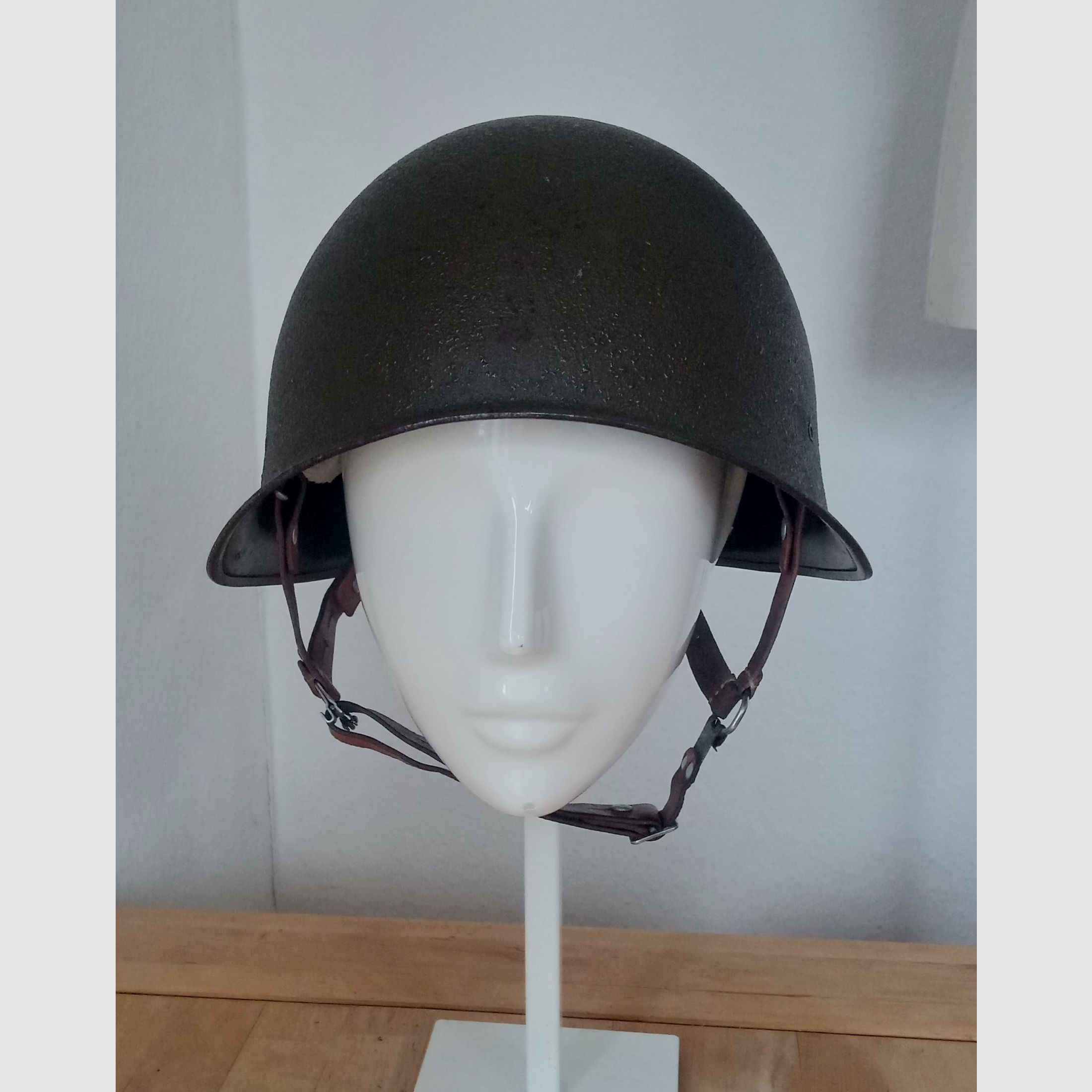 Schweizer Armee Helm aus U-Boot-Stahl in kleiner Größe 55-56 / ideal für Zivilschutz / Stahlhelm Swiss Made