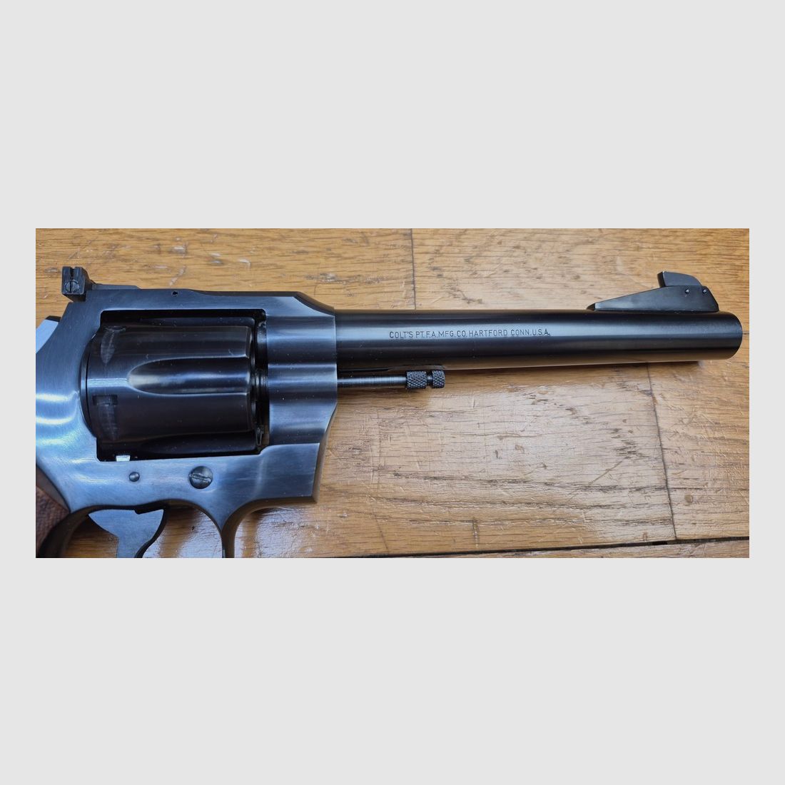 Mítico revólver Colt Officer Model Match – Cal. 38Sp – Cañón pesado de 6 pulgadas – Arma de Hartford alrededor de 1960 – Estética y mecánica de primer nivel – Pieza rara dedicada al tiro y entrenamiento en una calidad muy alta – Excelente estado, casi como nuevo – TBE +++, imagen 24 de 25