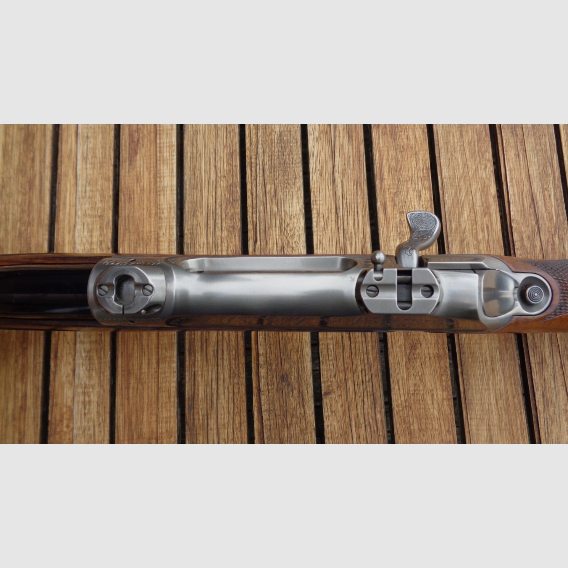 Sauer 202 .375 H&H Europa Luxus E nitriertes Stahlgehäuse Eichenlaub-Gravur ausgesuchtem Nußbaumholz