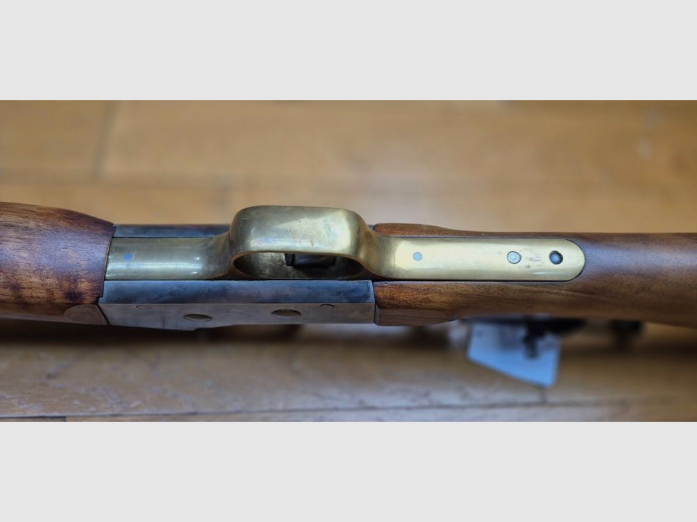 Sehr beeindruckende deutsche handgefertigte Büchse im Custom-Stil Remington Creedmoor Long Range / Sharps 1874 – Wettbewerbswaffe für Schwarzpulver auf Maß – Kal. .45-100 – Schwerer Lauf vom Typ Lothar Walther mit 85 cm – System mit Stahlblock – Holz aus schönem Nussbaum und Messingbeschlägen – Zustand nahezu neuwertig – Werden Sie der Mr. Quigley aus Australien an Ihrem Stand! – Zustand TBE+++, Bild 13 von 36