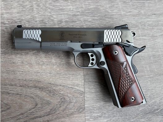 Smith & Wesson SW 1911 E