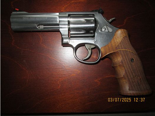 Smith & Wesson Revolver Modell 686 Plus