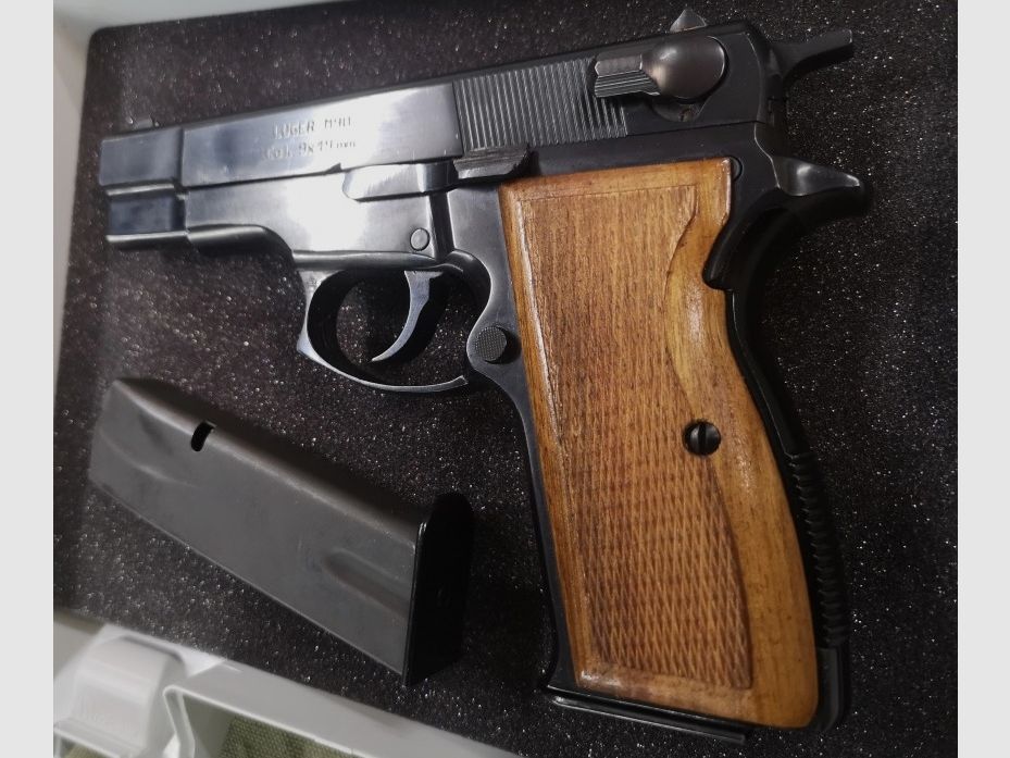 LUGER M90 Selbstladepistole  GANZSTAHL "Sammlerstück"