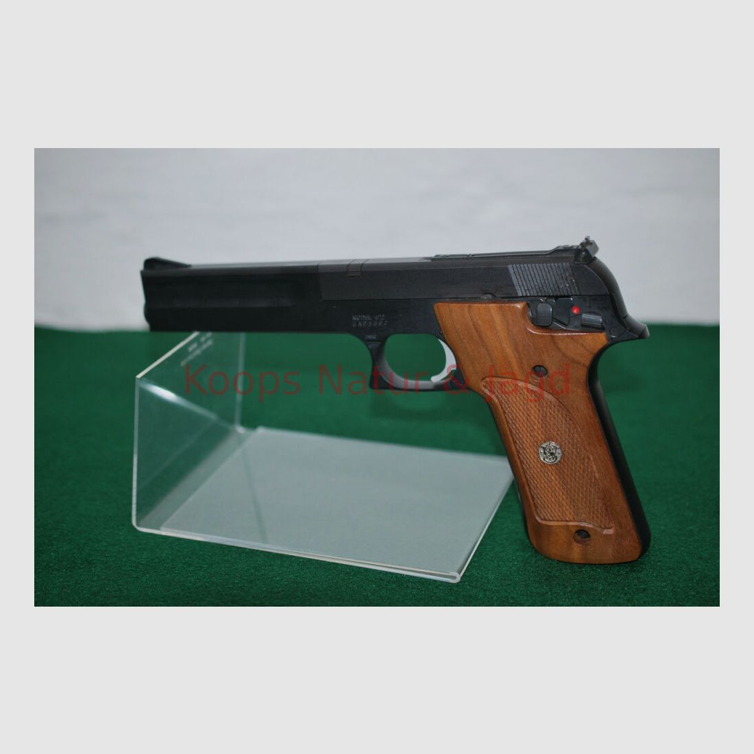 Smith & Wesson	 422