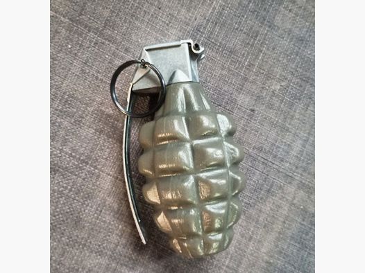 BB-Behälter mit BBs (Fake-Deko-Granate)