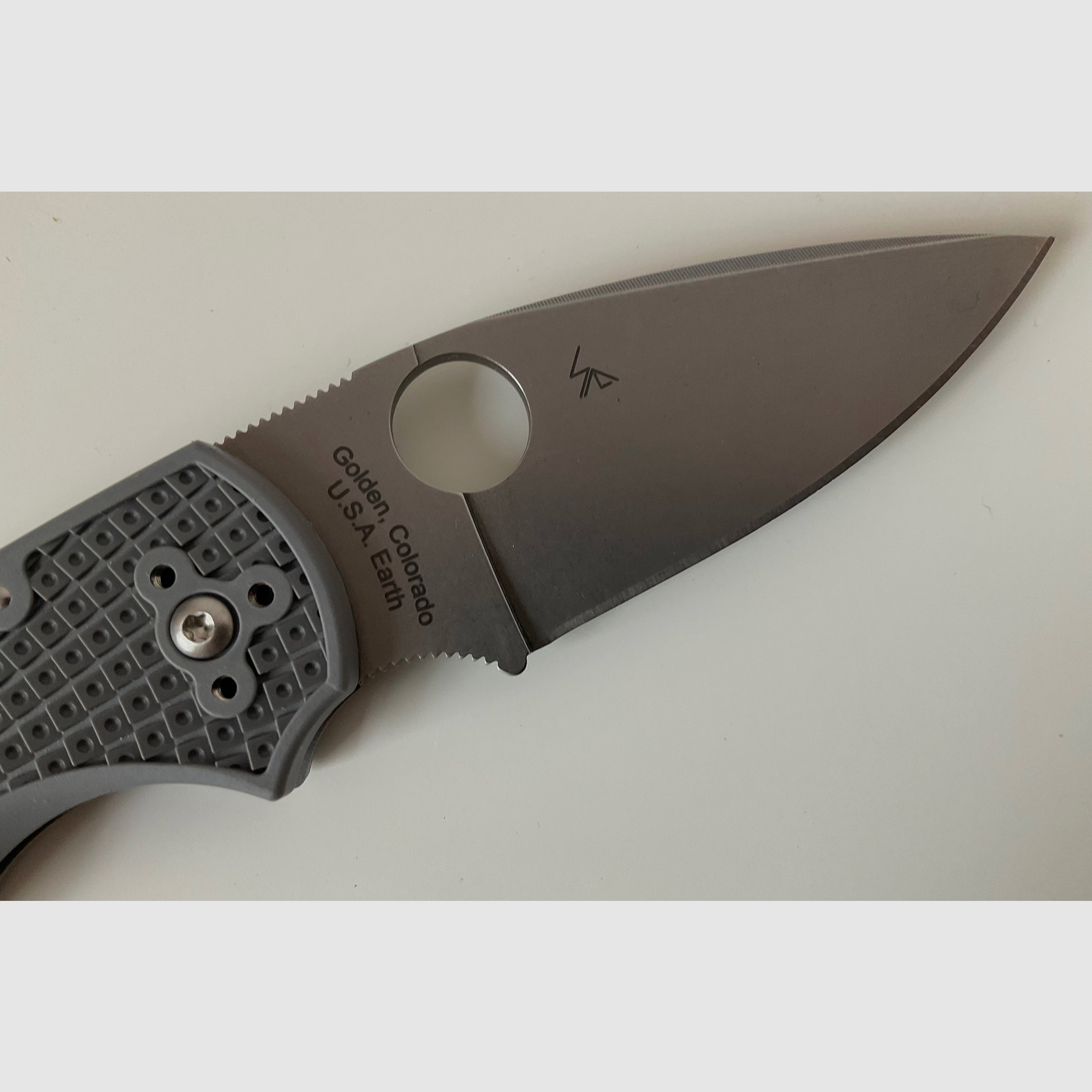 Spyderco Native 5 Maxamet C41GY5 Folder, FRN grau mit Deep Carry Clip von Lynch