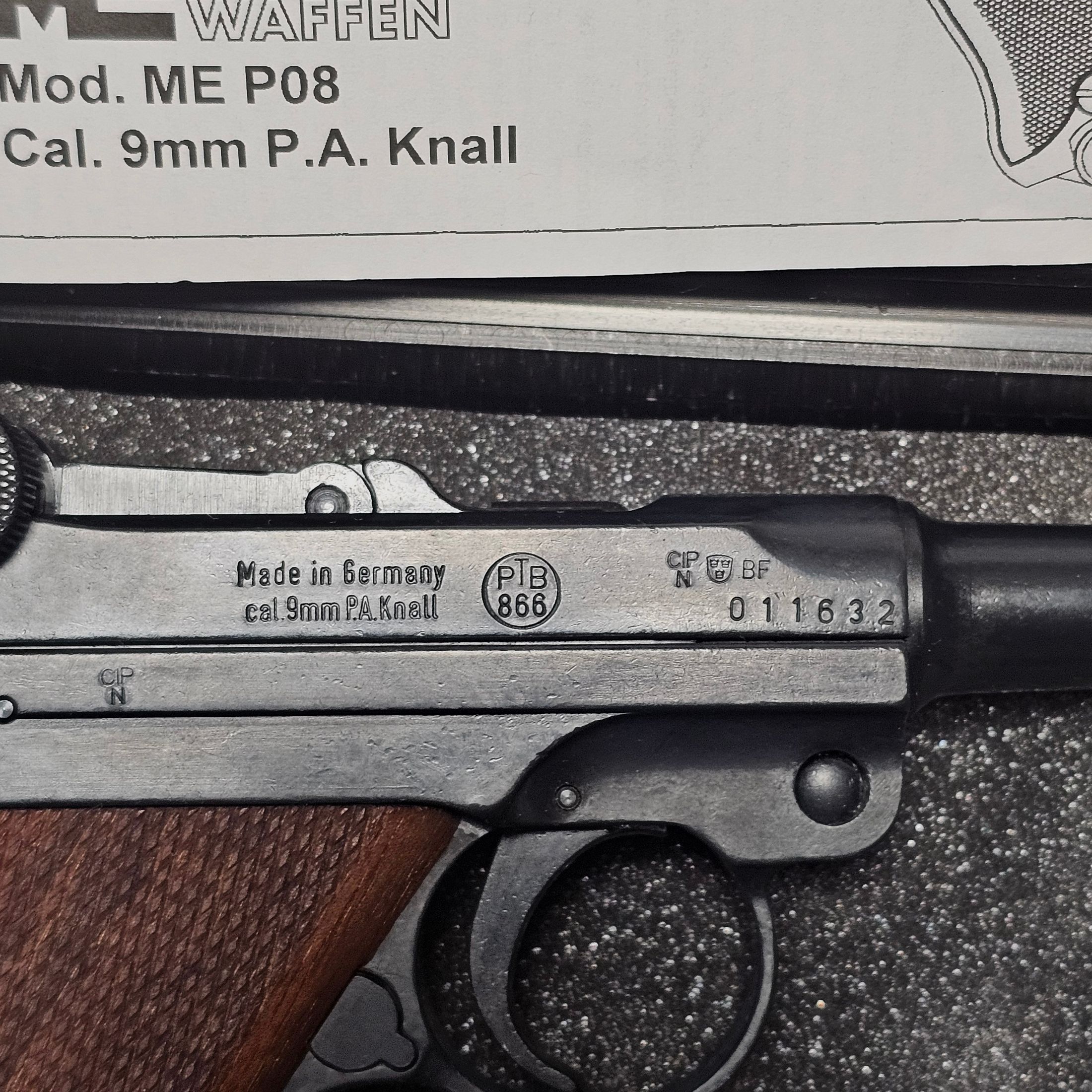 Pistola de fogueo ME P08