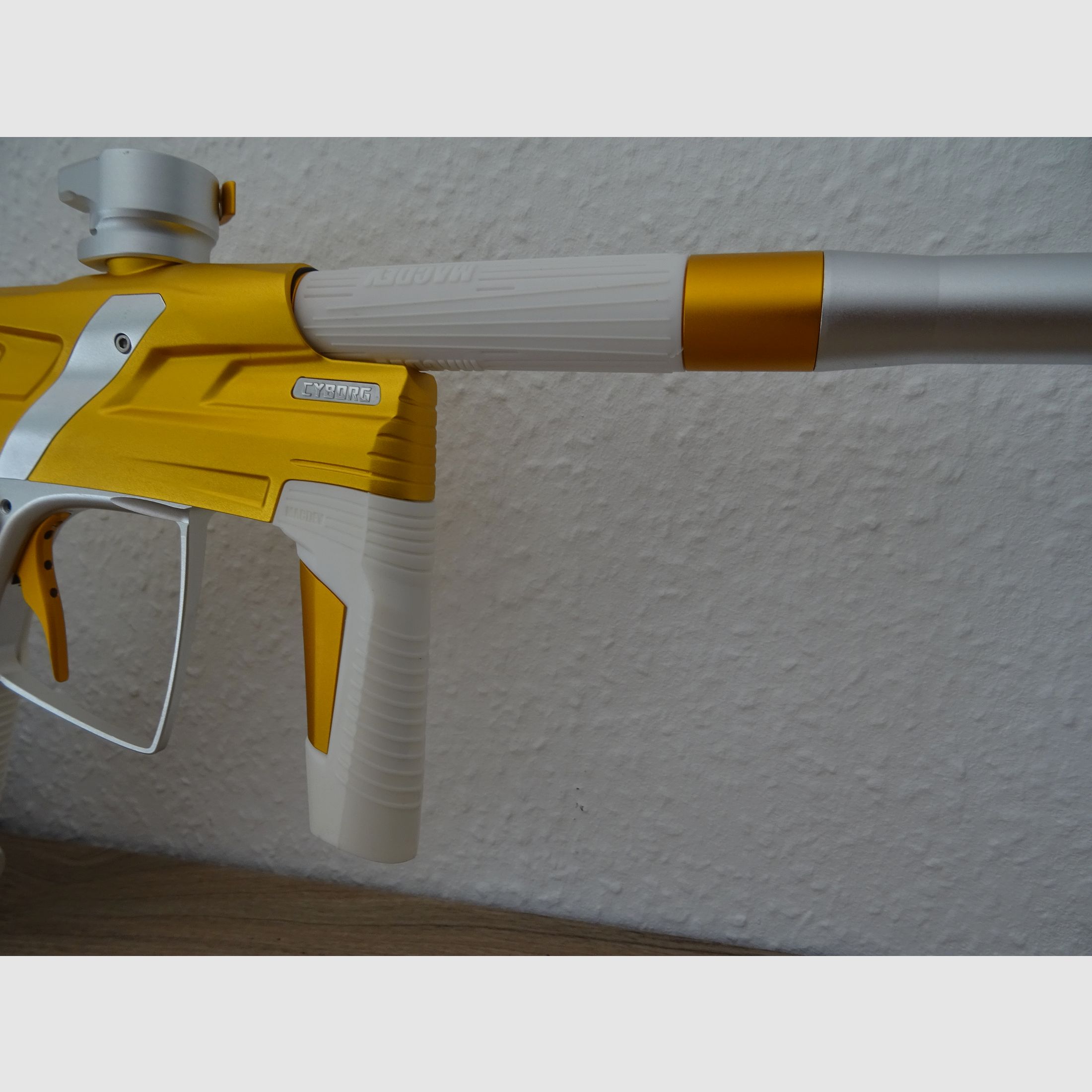 MacDev Cyborg 6 Gold – Silver – White (collector's item)