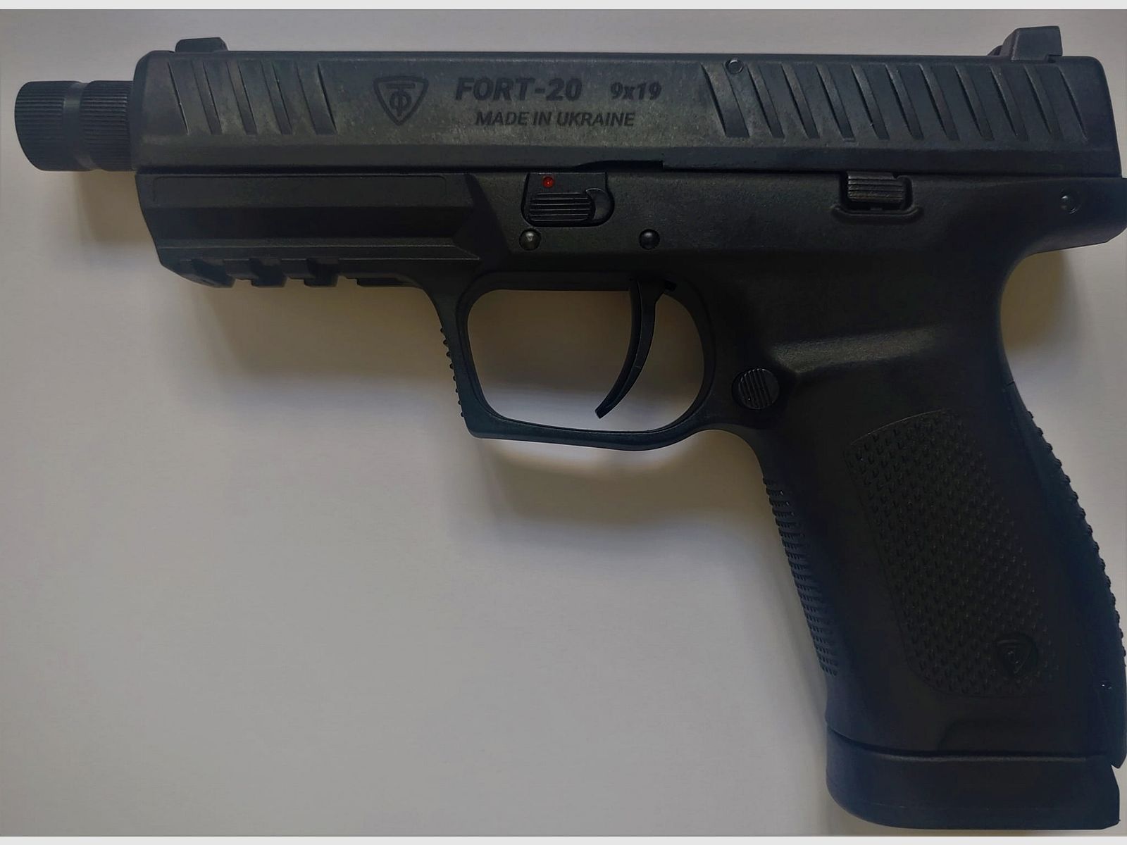 Pistola semiautomática FORT 20 cal. 9x19mm con rosca, imagen 3 de 14