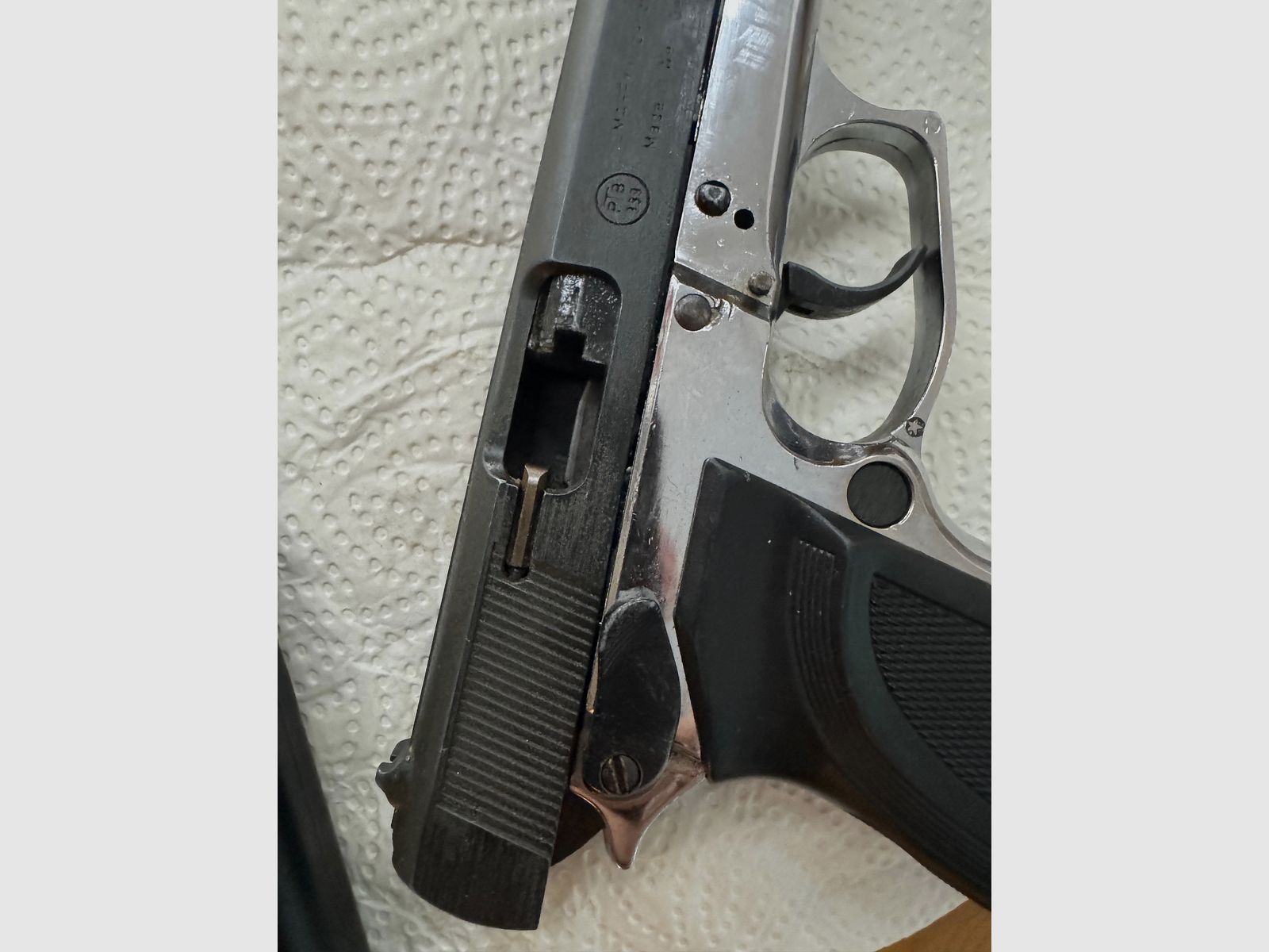 Browning GBDA 8 Ersatzteilspender mit Magazin.