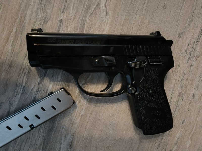 Sig Sauer P239 pistolet à blanc en calibre 9 mm P.A.K. (PTB 696)
