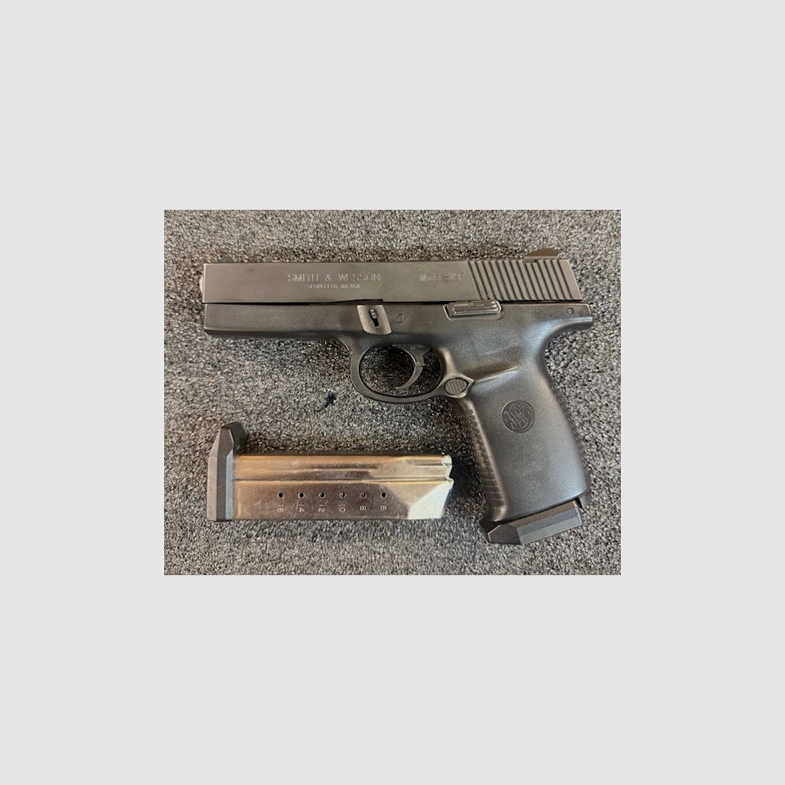 OCC - Smith & Wesson Sigma 9x19 Pistol + 1 Magazin, Bild 1 von 2