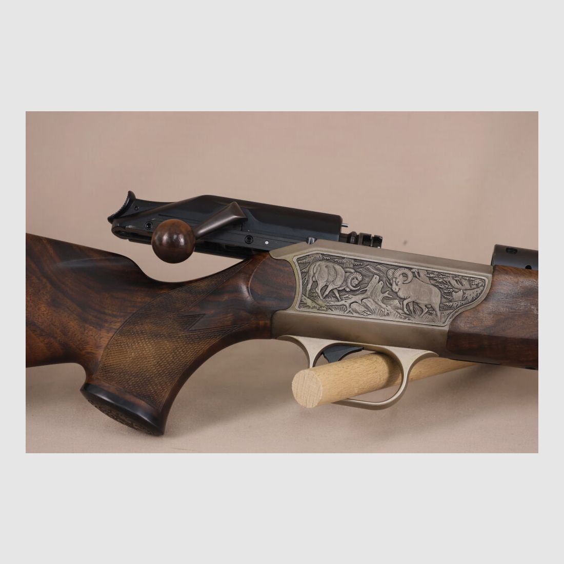 Blaser R93 // toll gemasertes Schaftholz // Holz-Kammergriffkugel