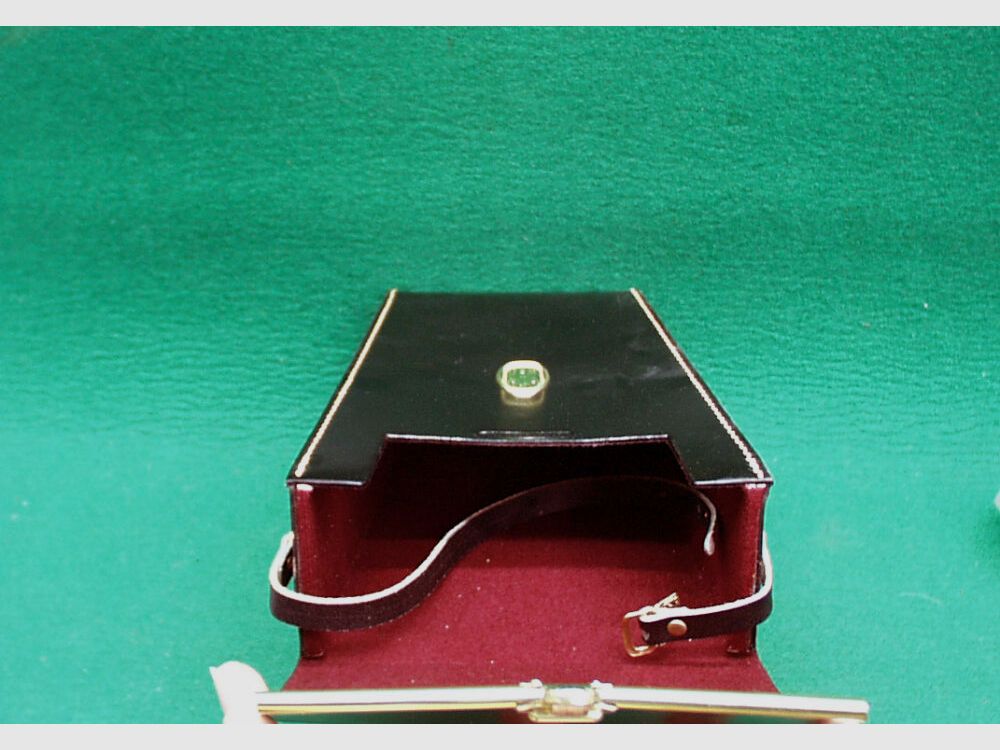 unknown binocular case