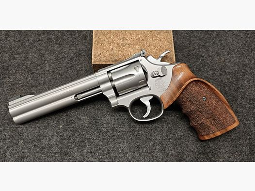 Smith & Wesson 617 Target Champion