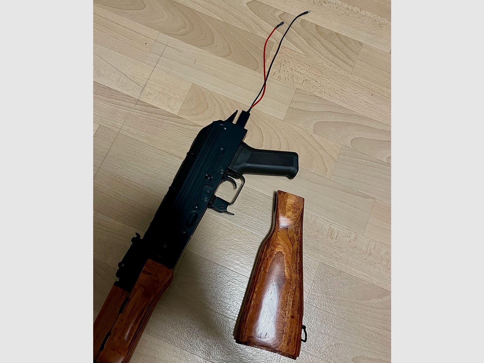 BEGADI AKM GEN-5 SPORT S-AEG Airsoft Softair + 8 Magazine / 11V Akkus, Ladegerät, BBs