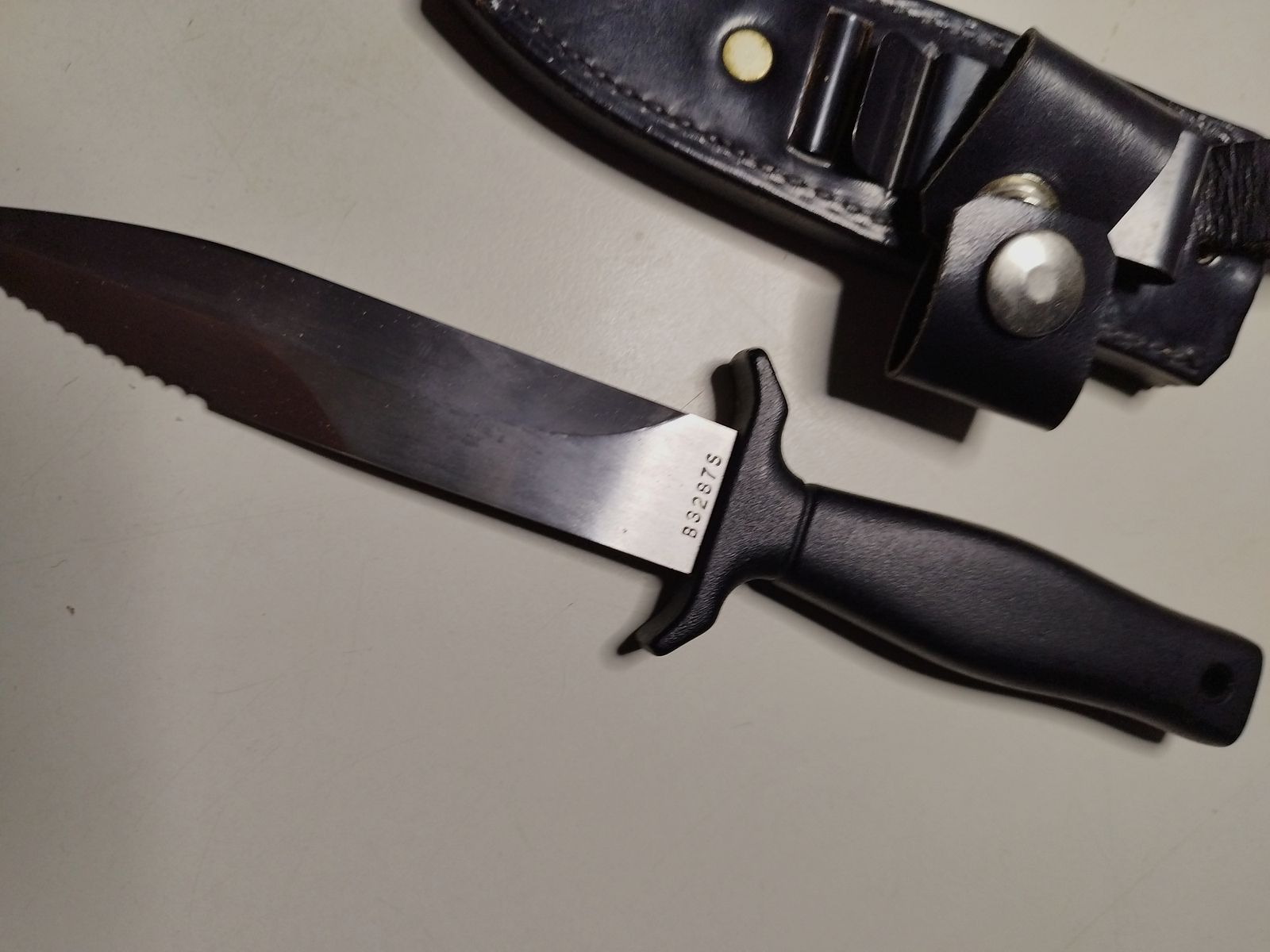 Hochwertiges Messer GERBER COMMAND 1 mit Leder-Clip Scheide