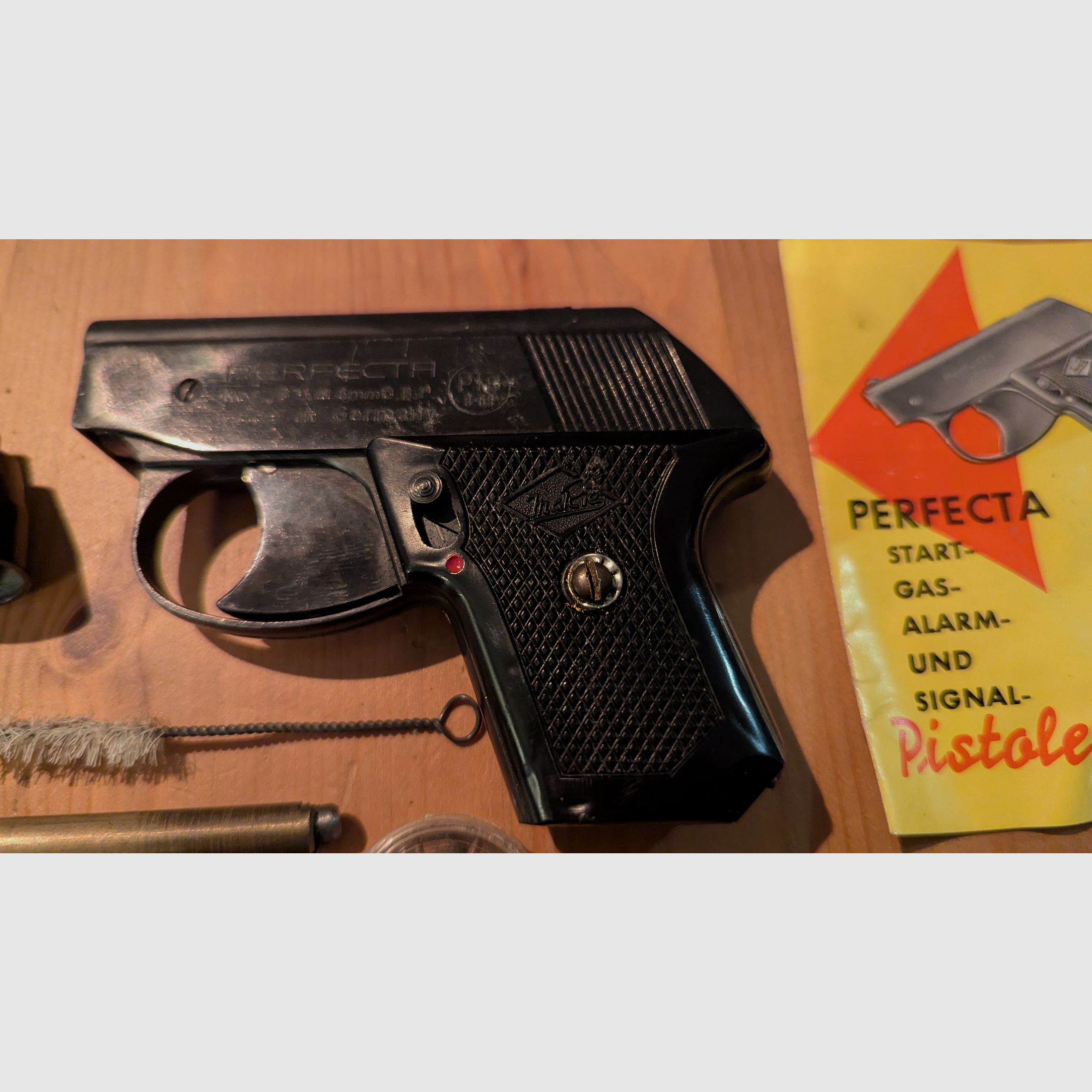 Perfecta G Schreckschuss Pistole inkl. Zubehör ( gebraucht / beschädigt)