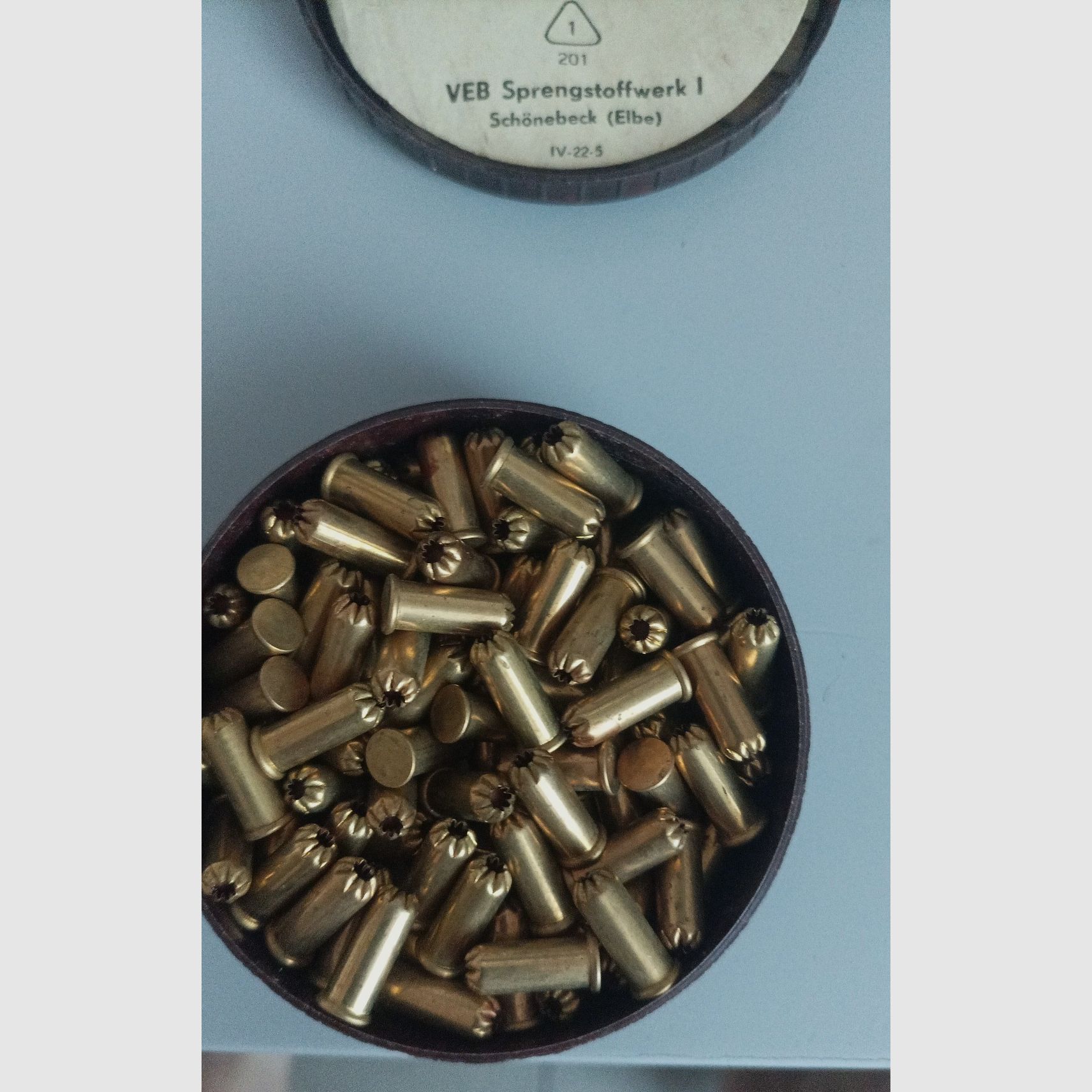 2 lattine di bakelite. 22 produzione DDR