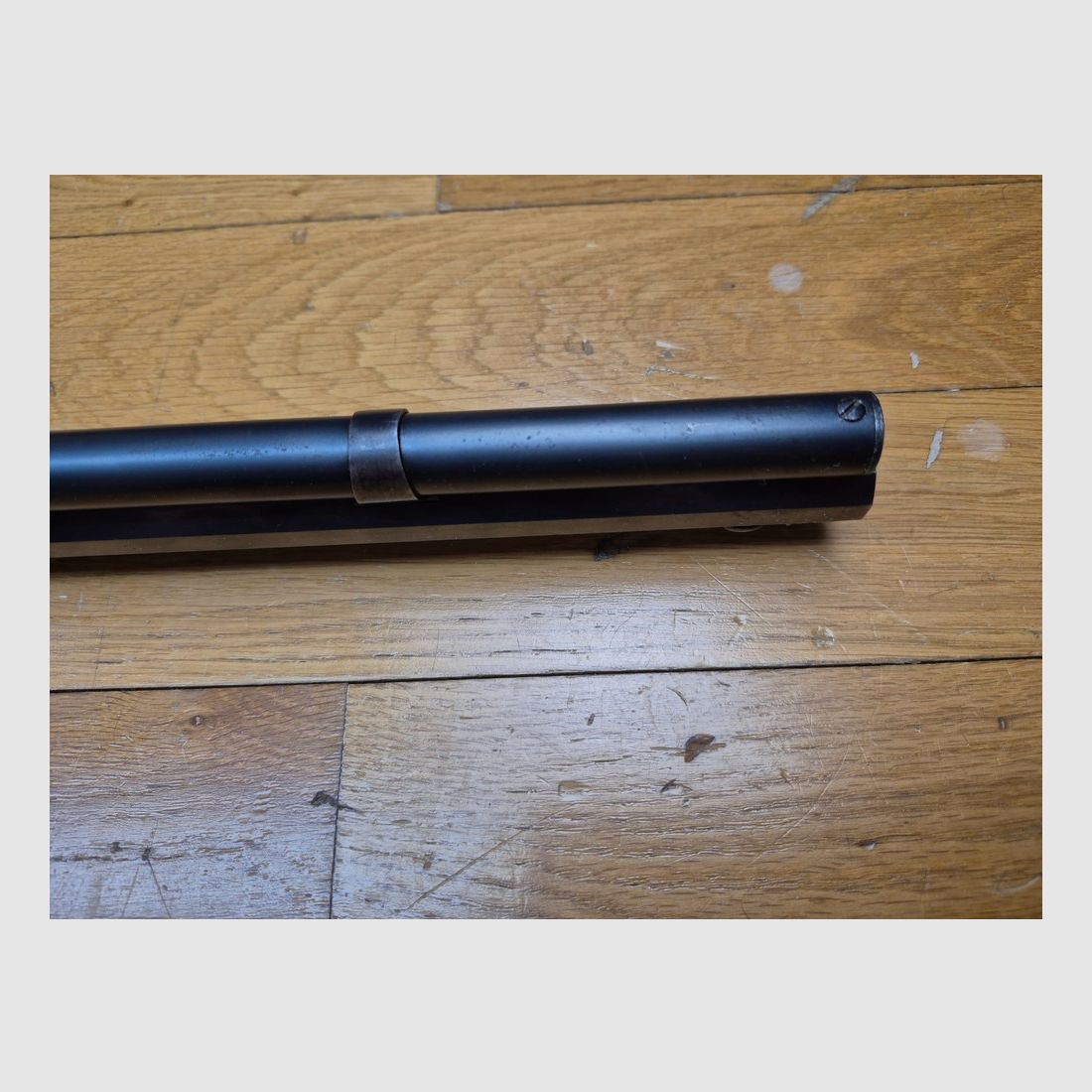 Très belle Winchester Model 1894 – Version rifle à canon octogonal (!) – Fabrication Winchester New Haven de 1919 – Bois au top – Canon superbe – Mécanisme intraitable – Splendide dioptre Lyman N° 2 d&rsquo;époque – Très beaux marquages sur beau bronzage – Superbe objet de collection ! – TBE ++, image 16 sur 33