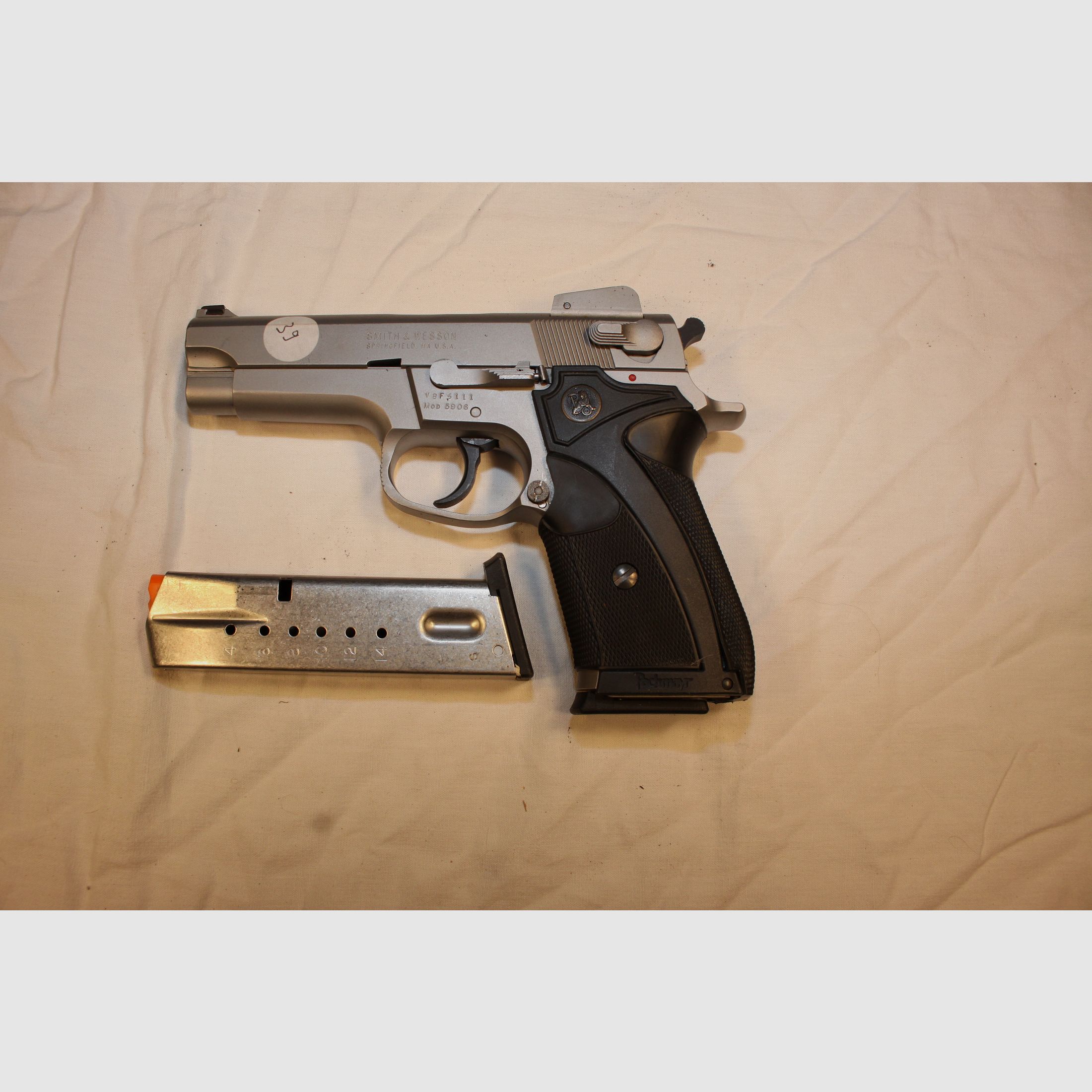 S&W Modell 5906.