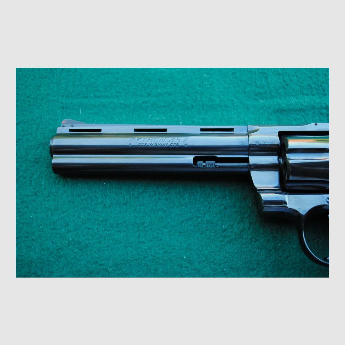 Colt Python, prova 74, lunghezza canna 6", impugnature originali, mai sparato