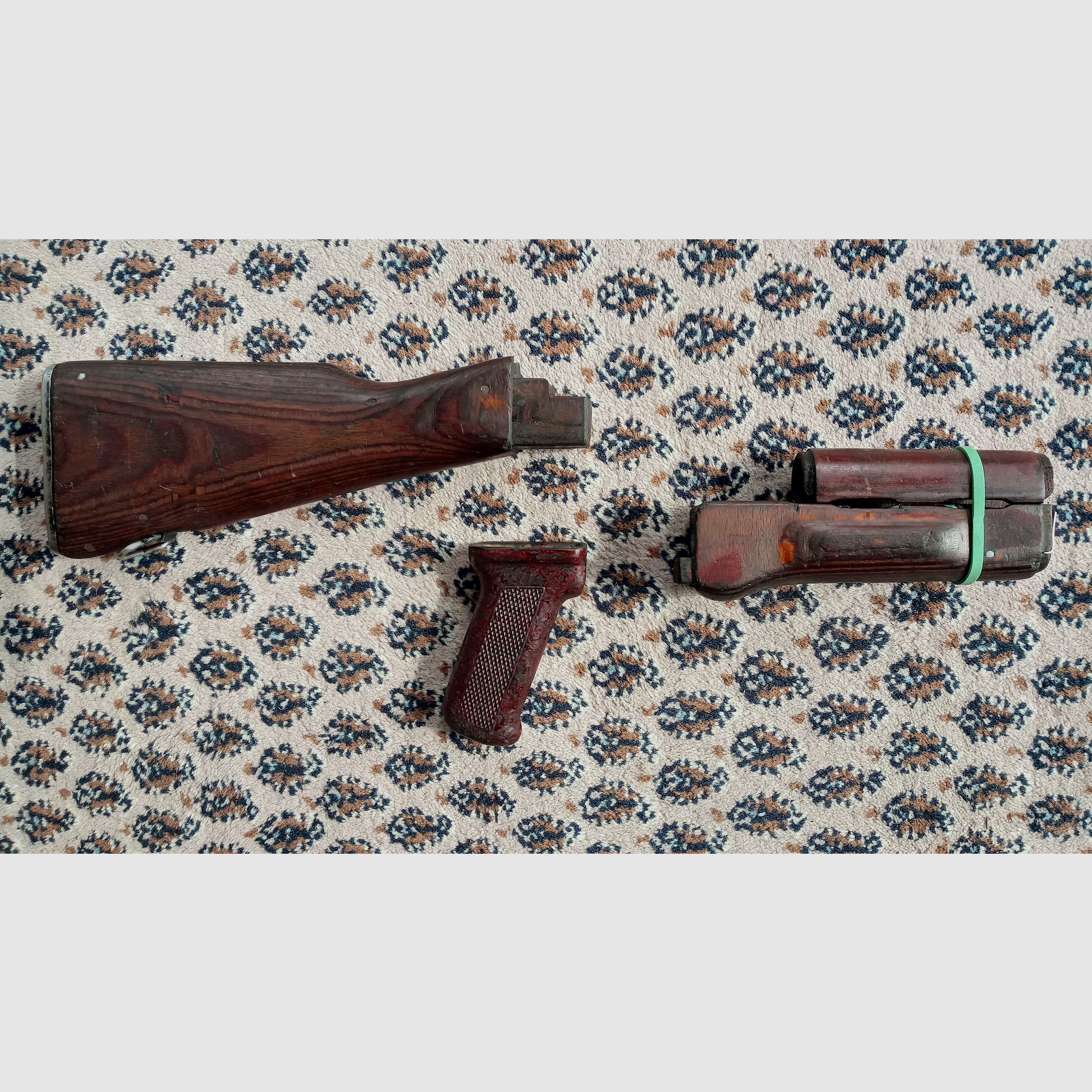 Komplettes Holz Laminat Festschaft Set inkl. Bakelit Griff, Schaft und Handschutz /  AKM und AK74