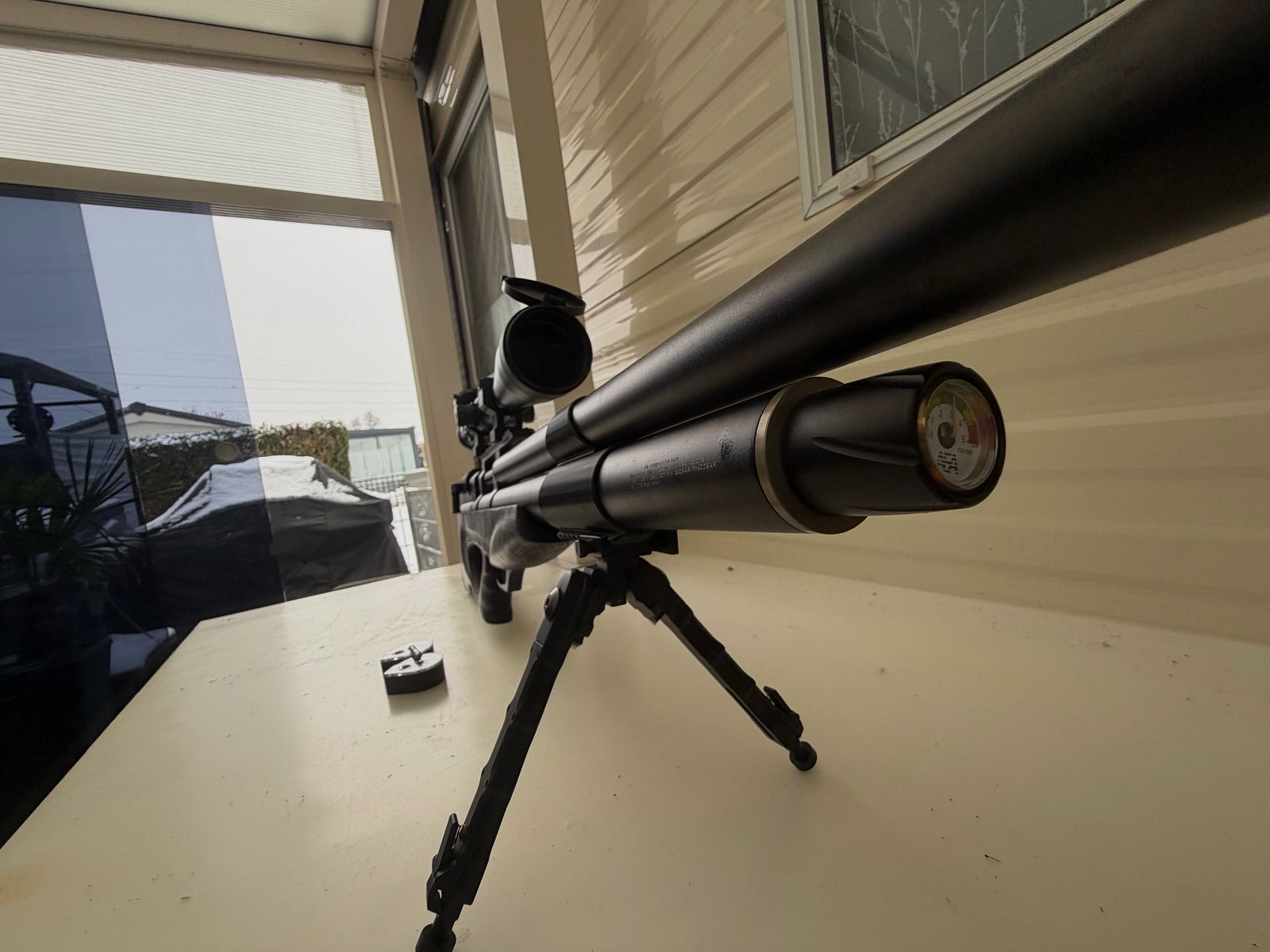 AEA Challenger Cal. 50 F-luchtgeweer met richtkijker Optiek 10-40x56 en tactical bipod