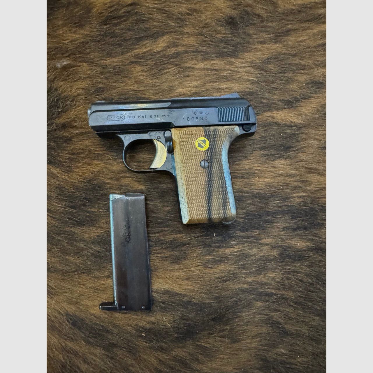 Pistole Reck P8, Kaliber 6,35 mm Browning (.25 ACP), Taschenpistole / Westentaschenpistole, Bild 1 von 3