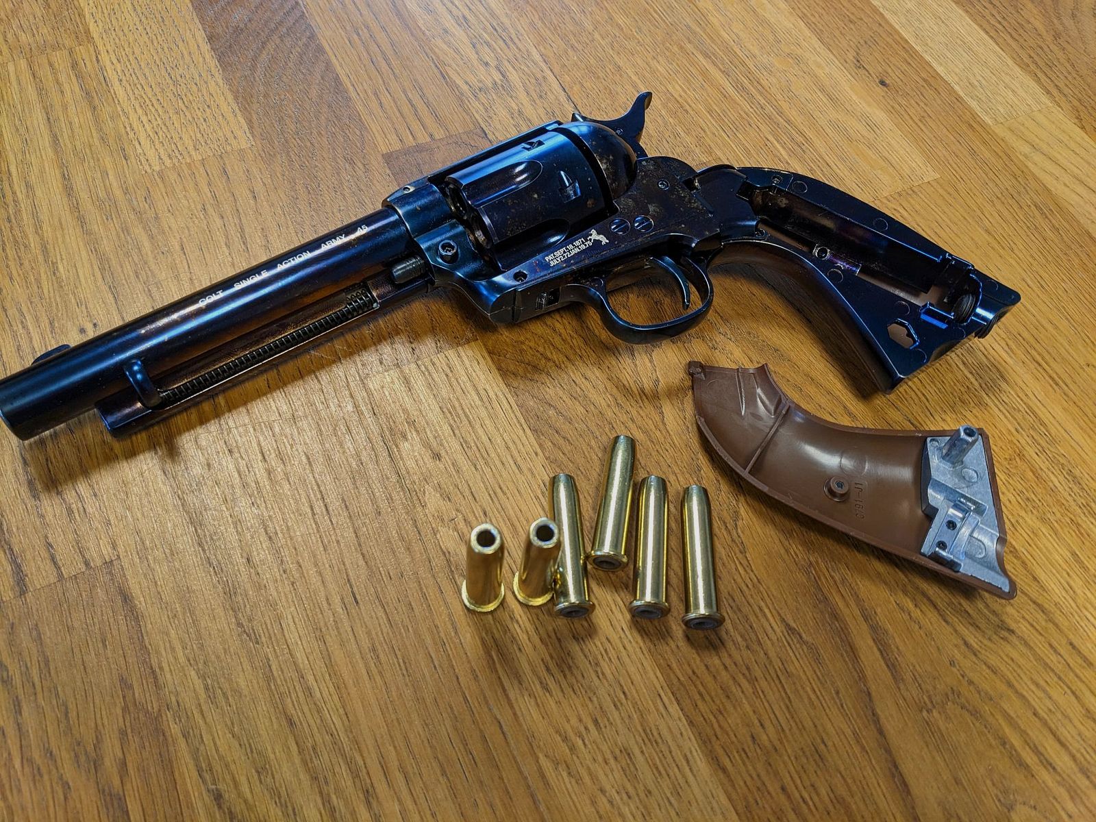 Colt Single Action Army 45 bleu revolver CO2 calibre 4,5 mm BB Peacemaker *défectueux*