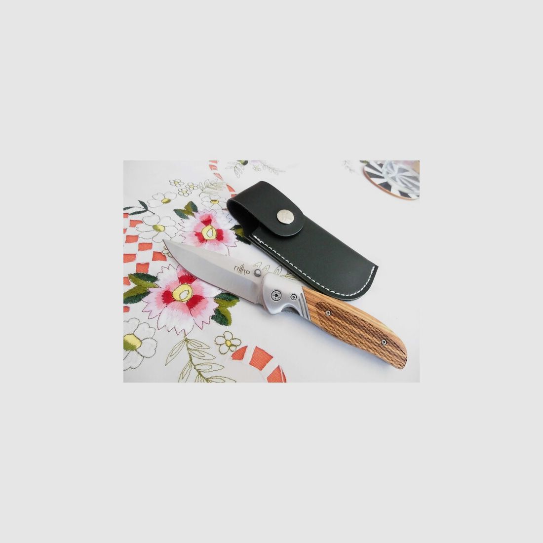 THIRD Outdoor-Taschenmesser elegant-praktisch,Walnussholz,Gürteltasche,420A,NEU