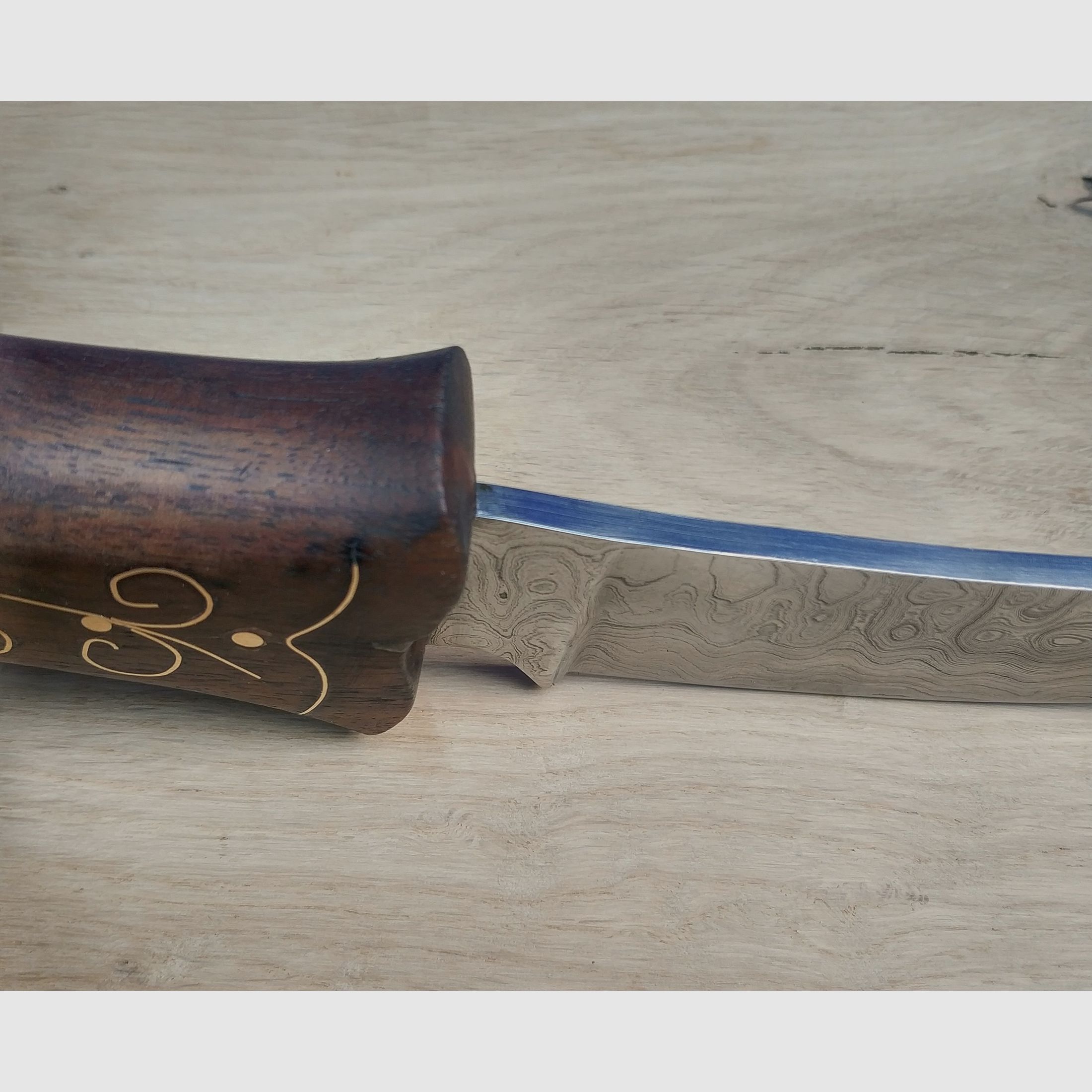 Orientalisches Gürtelmesser mit handpolierter Damastklinge