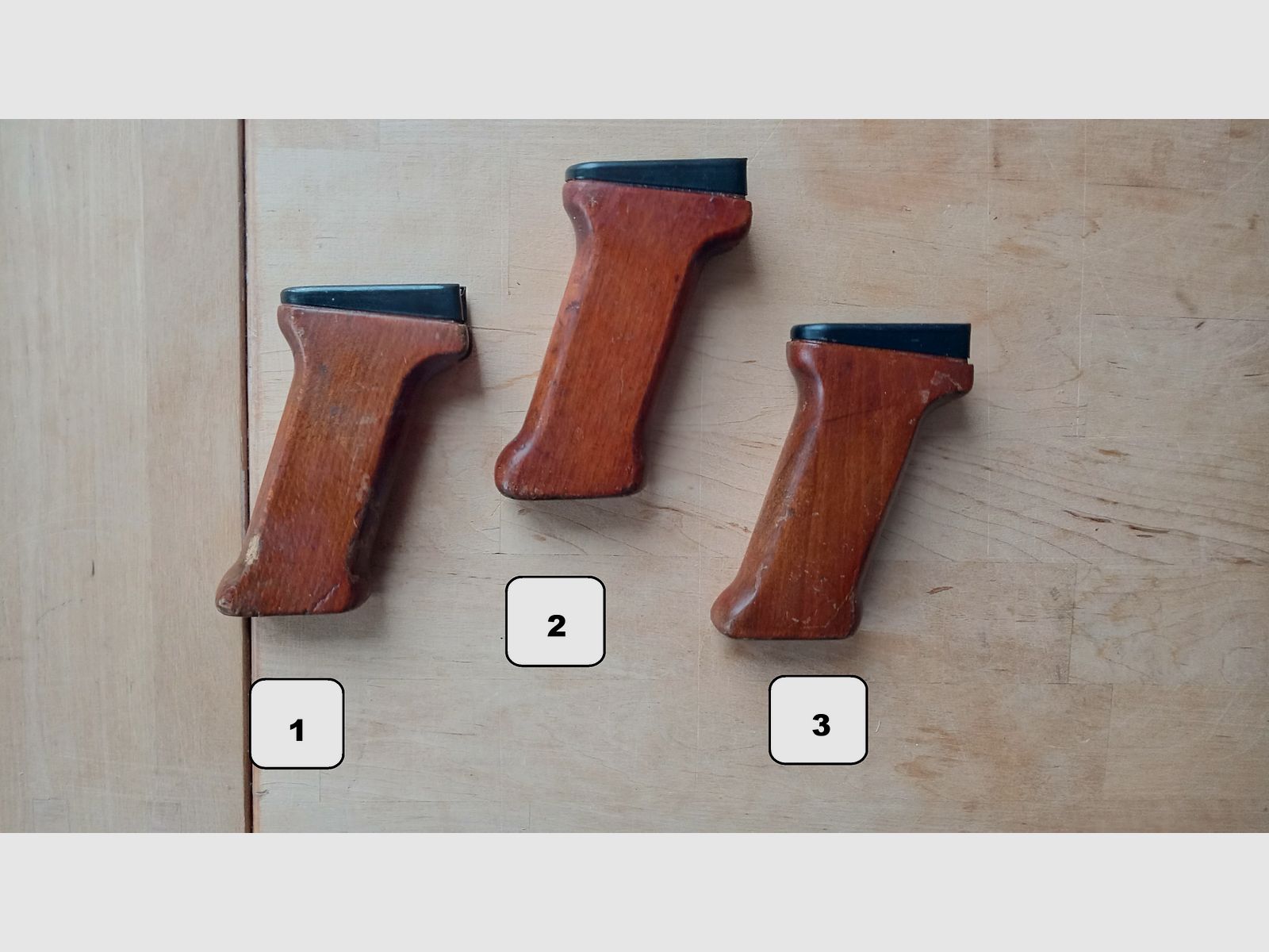 Original Ungarische AMD-63 Pistolengriffe aus Buchenholz inkl. Stahl Ferrule  // AMD 65 AK AKM Griff Buche Holz