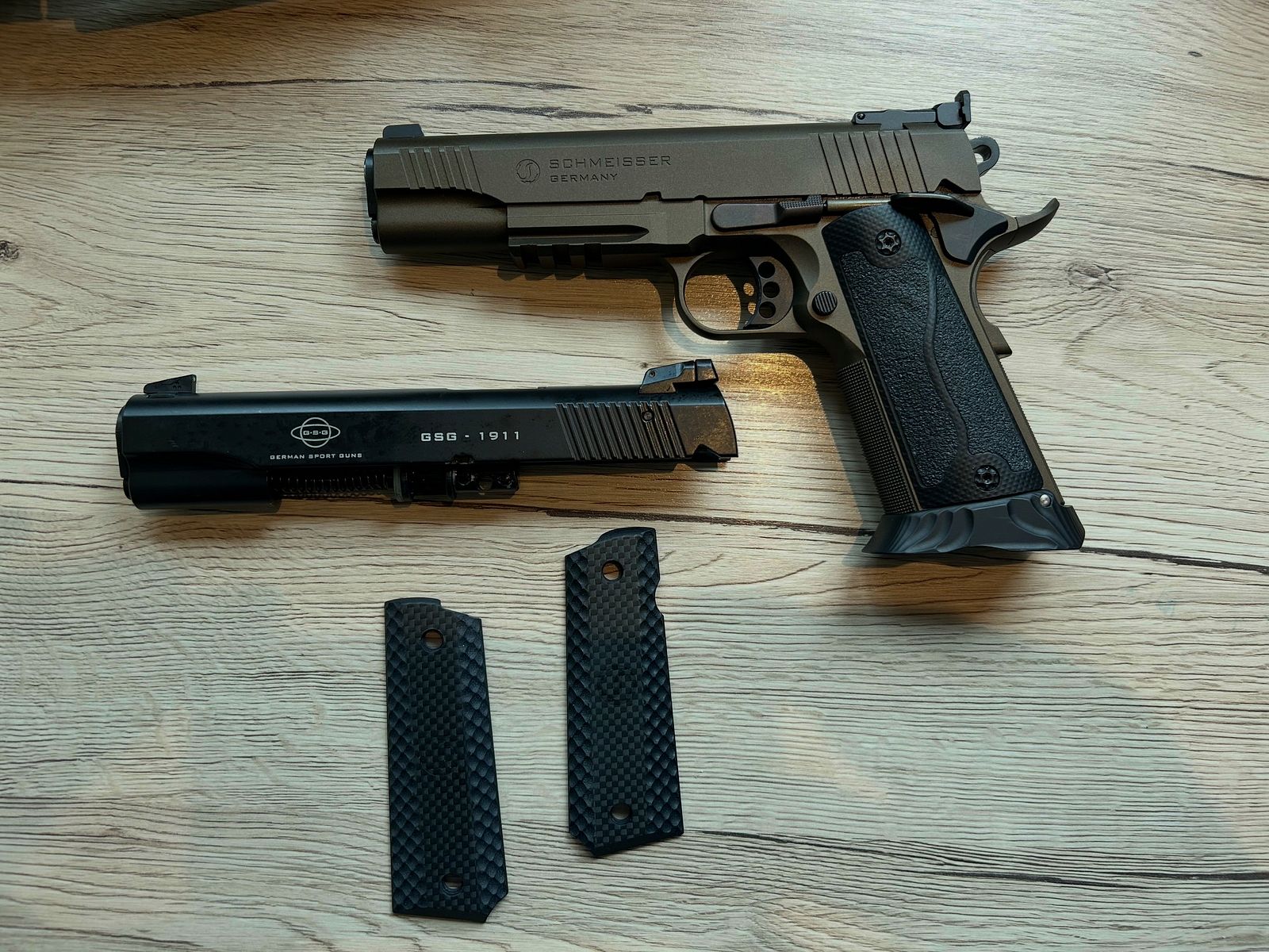Schmeisser Hugo 5 pulgadas 45ACP con sistema intercambiable GSG 22LR como nuevo.