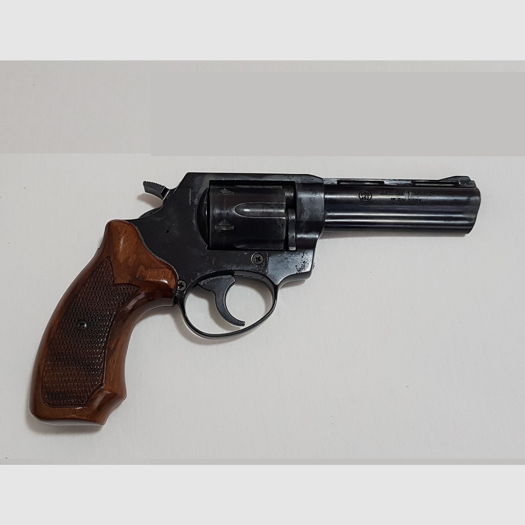 Röhm RG 99 brüniert mit Holzgriffschalen .380 R / 9mm Knall Schreckschuss Pistole 6 Schuss Trommel Kontakt: yardsalez@proton.me