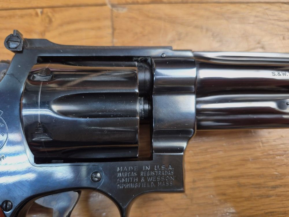 Mythischer Revolver Smith&Wesson Modell M27-2 – Kal. .357Mag – Waffe von 1978 mit 5 Zoll – Qualität und Mechanik, die heute nicht mehr zu finden sind – Revolver des FBI und der Polizei – 5 Zoll gefluterter Lauf – Wunderschöne glänzende schwarze Brünierung – Ausnahmewaffe für Ausnahme-Schützen – TBE++ Quasi neu!, Bild 6 von 28
