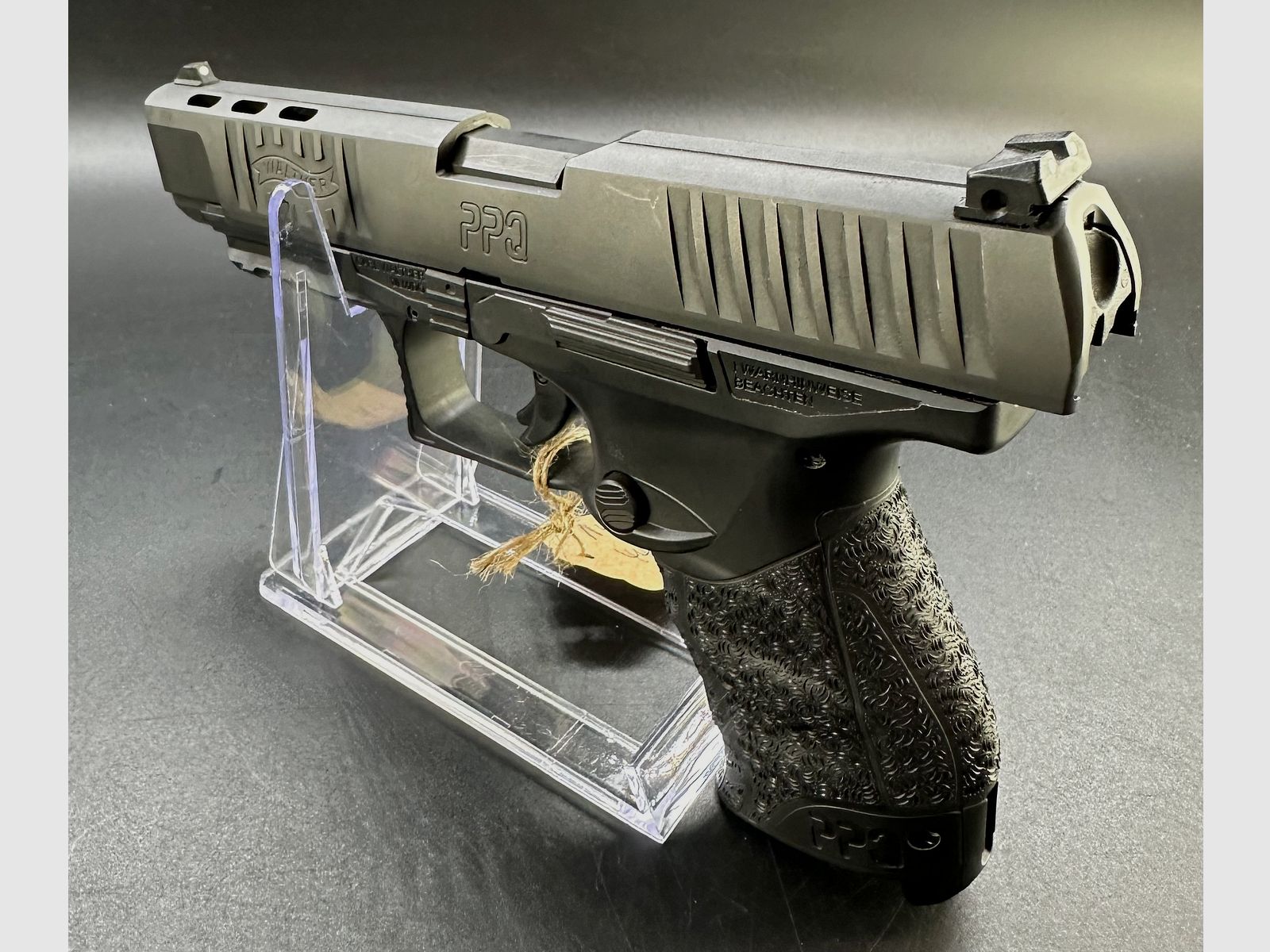 Demonstration weapon Walther semi-automatic. Pistol PPQ M2 9x19 5" 15R 9mm Luger