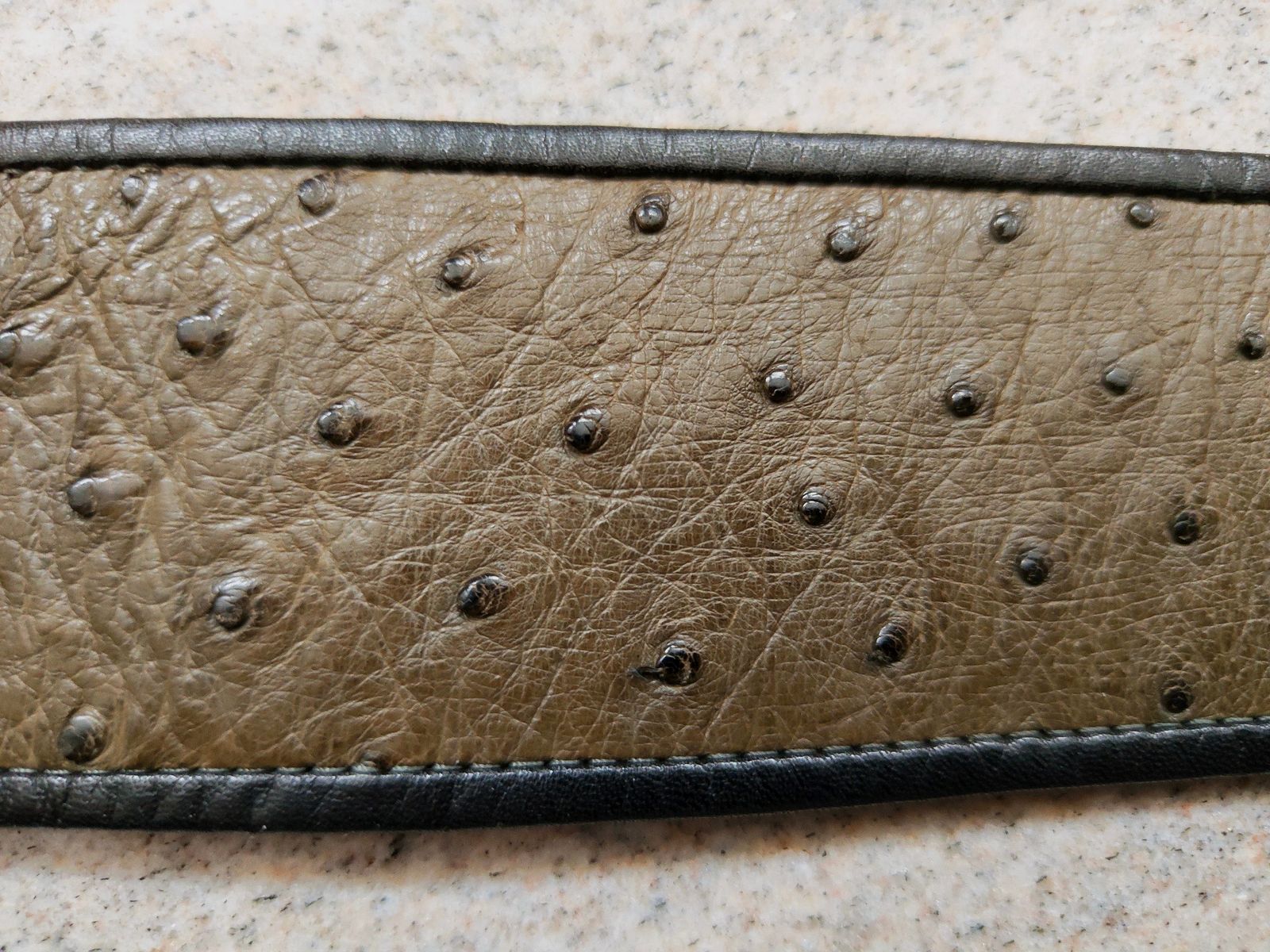 Sangle de fusil en cuir d'autruche