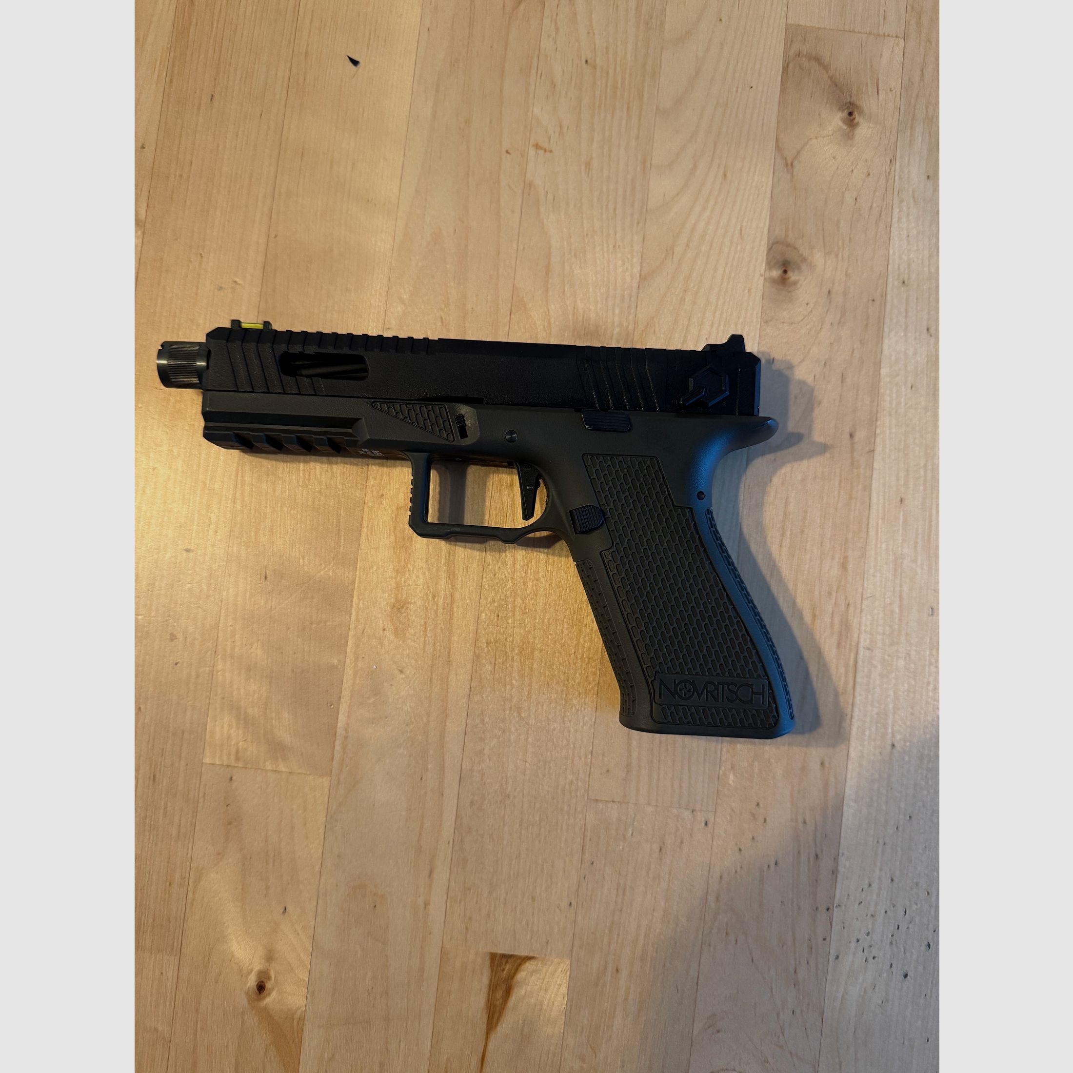 Novritsch SSP18 GBB Grün + Zubehör