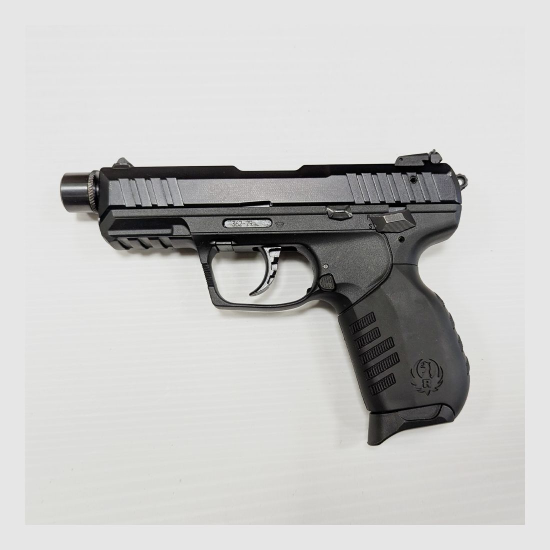 Consignatieverkoop – RUGER SR22 met schroefdraad .22lr, afbeelding 1 van 3