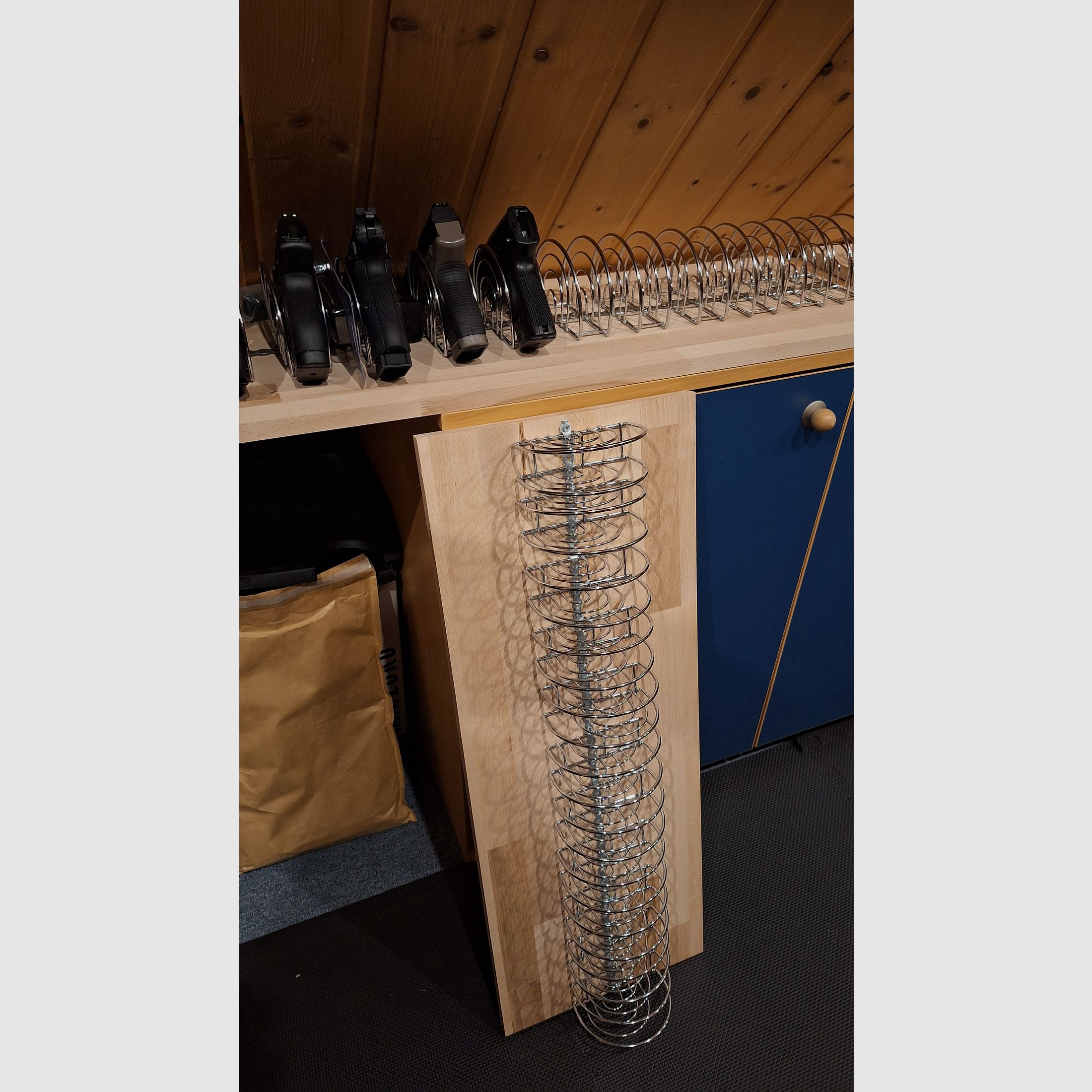 Pistolenrek/steun/stand/rek voor maximaal 11 pistolen