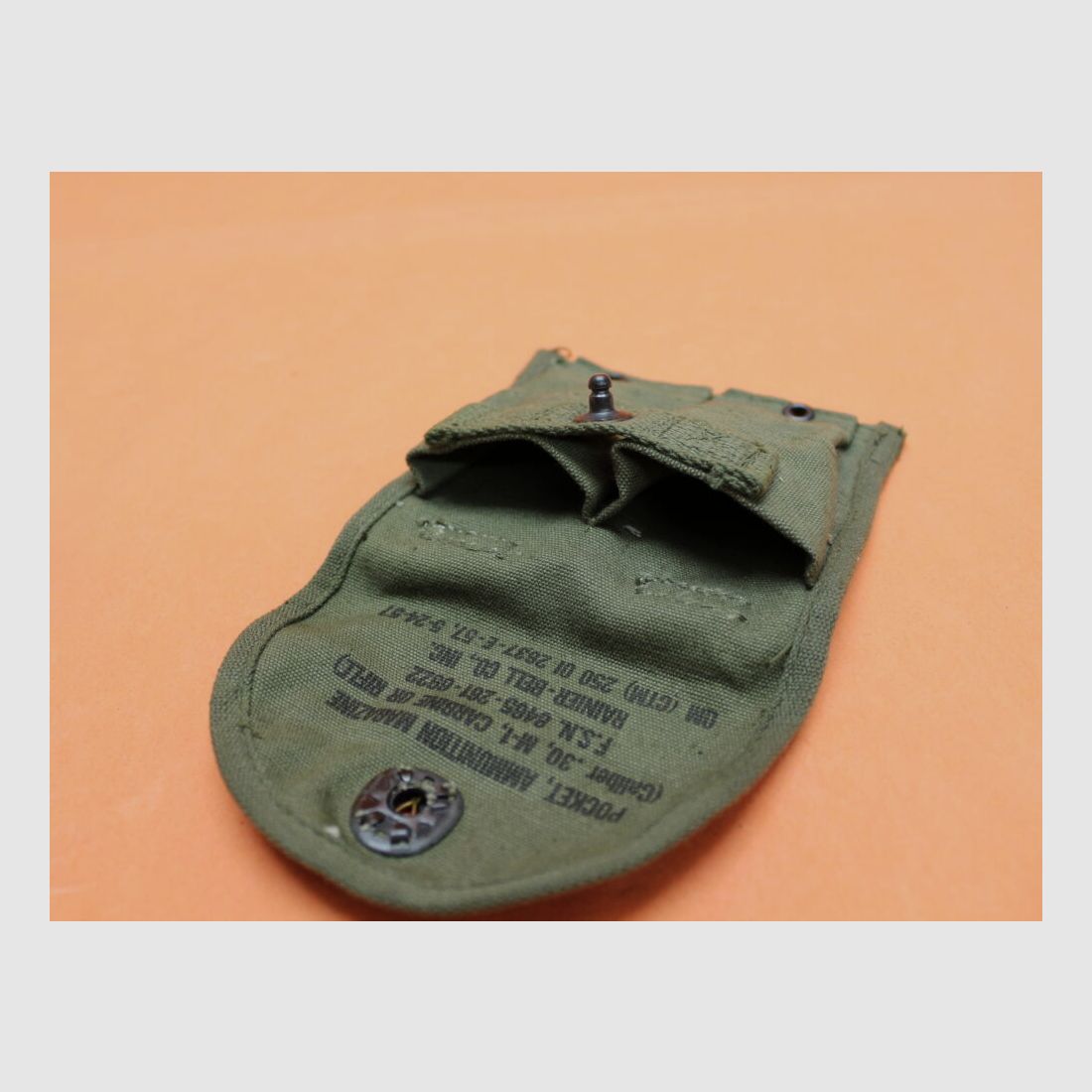 USGI SURPLUS U.S. Carbine .30 M1: Tasche per caricatore USGI 2x15 colpi, tessuto olivastro, timbrata: "US" e "POCKET, AMMUNITION MAGAZINE (Calibro .30, M-1, CARBINE O RIFLE)