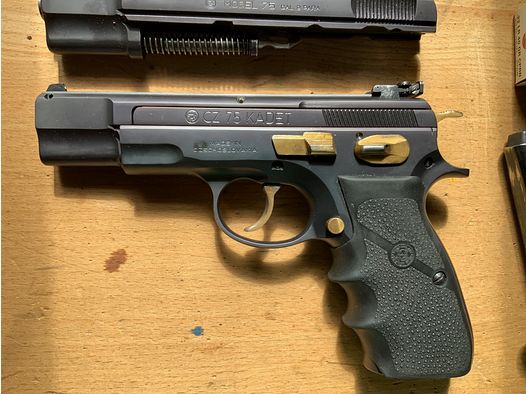 Pistola CZ 75 9 mm Luger KK Kadett sistema di cambio pistola di servizio